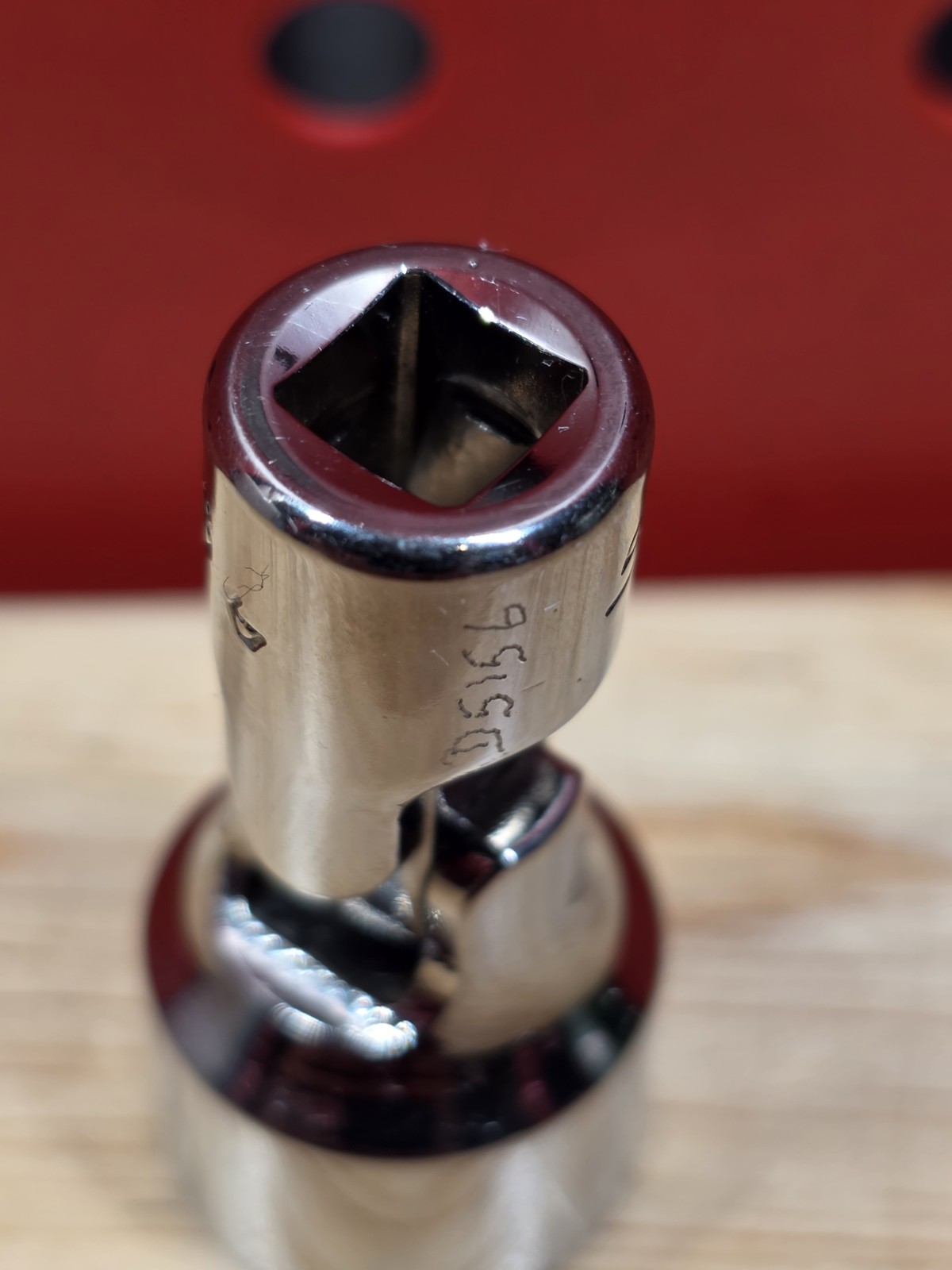 Snap-on Tools TMU181A 9/16″ SAE 1/4″ Drive 12-Point Universal Socket See Details