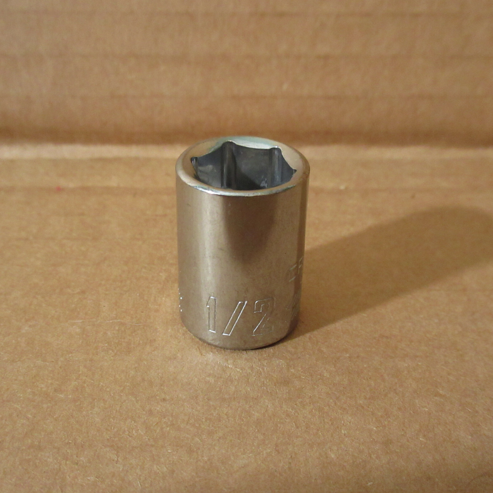 1/2″ CRAFTSMAN CMMT43003 Standard SAE 6-pt 3/8-in Drive Shallow Socket Ratchet