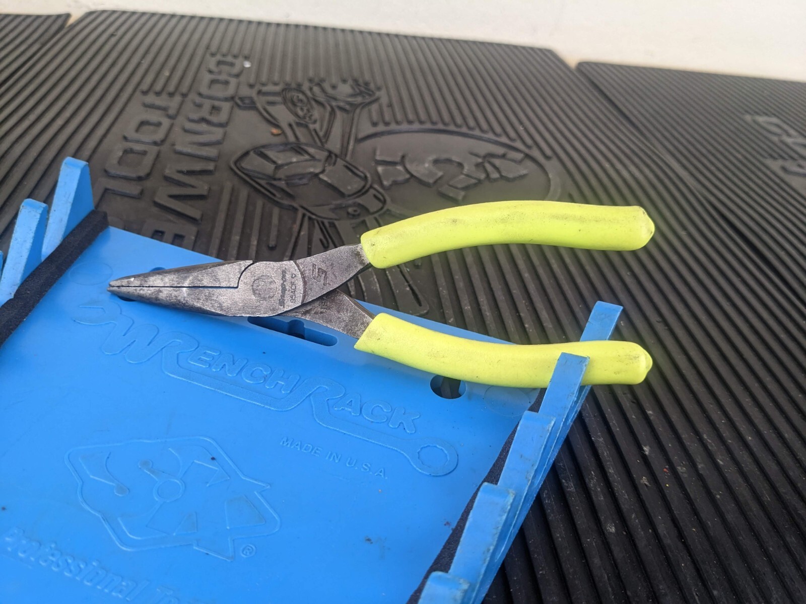 #az165 Snap-on Tools USA HI-VIZ 6″ Soft Grip Needle Nose Pliers 95ACFHV