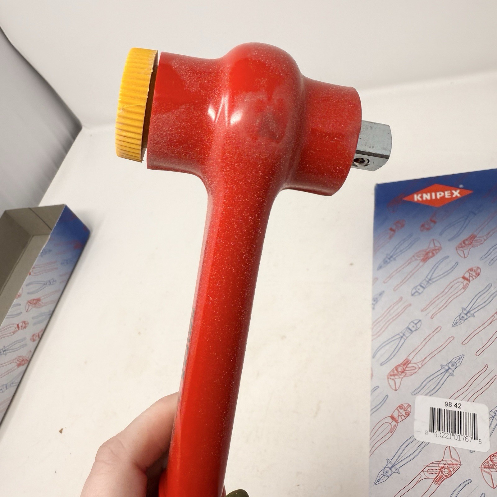 Knipex 98 42, 10 3/4″ Reversible Ratchet, 265mm Drive-1000V Insulated