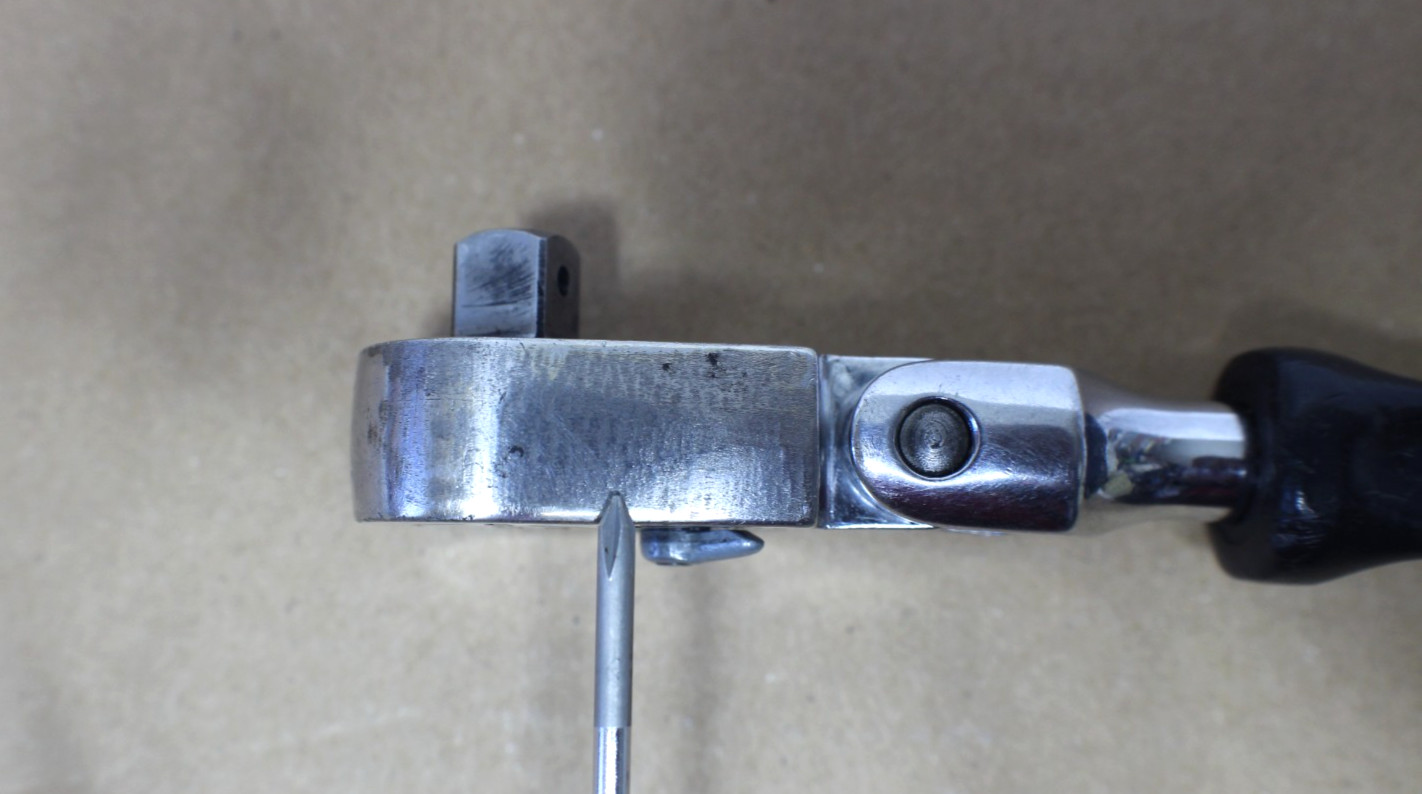 SNAP-ON MODEL FK835 (3/8″ DRIVE) FLEX-HEAD RATCHET BLACK HARD HANDLE