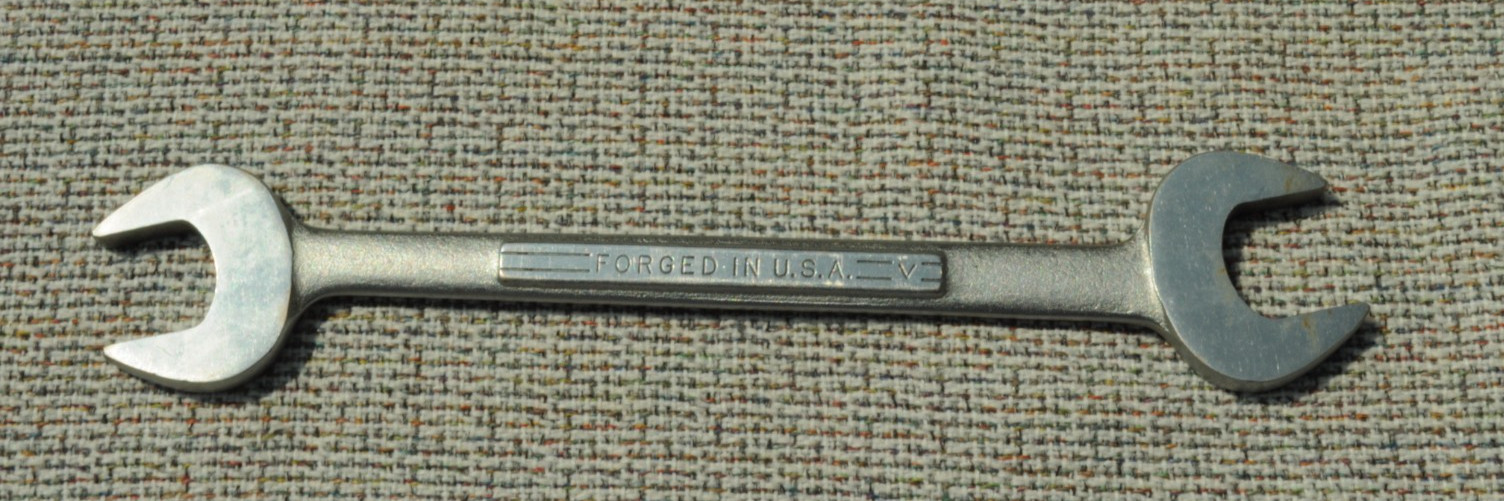 9 PC. USA CRAFTSMAN V OPEN END WRENCH SET WITH VINTAGE HOLDER