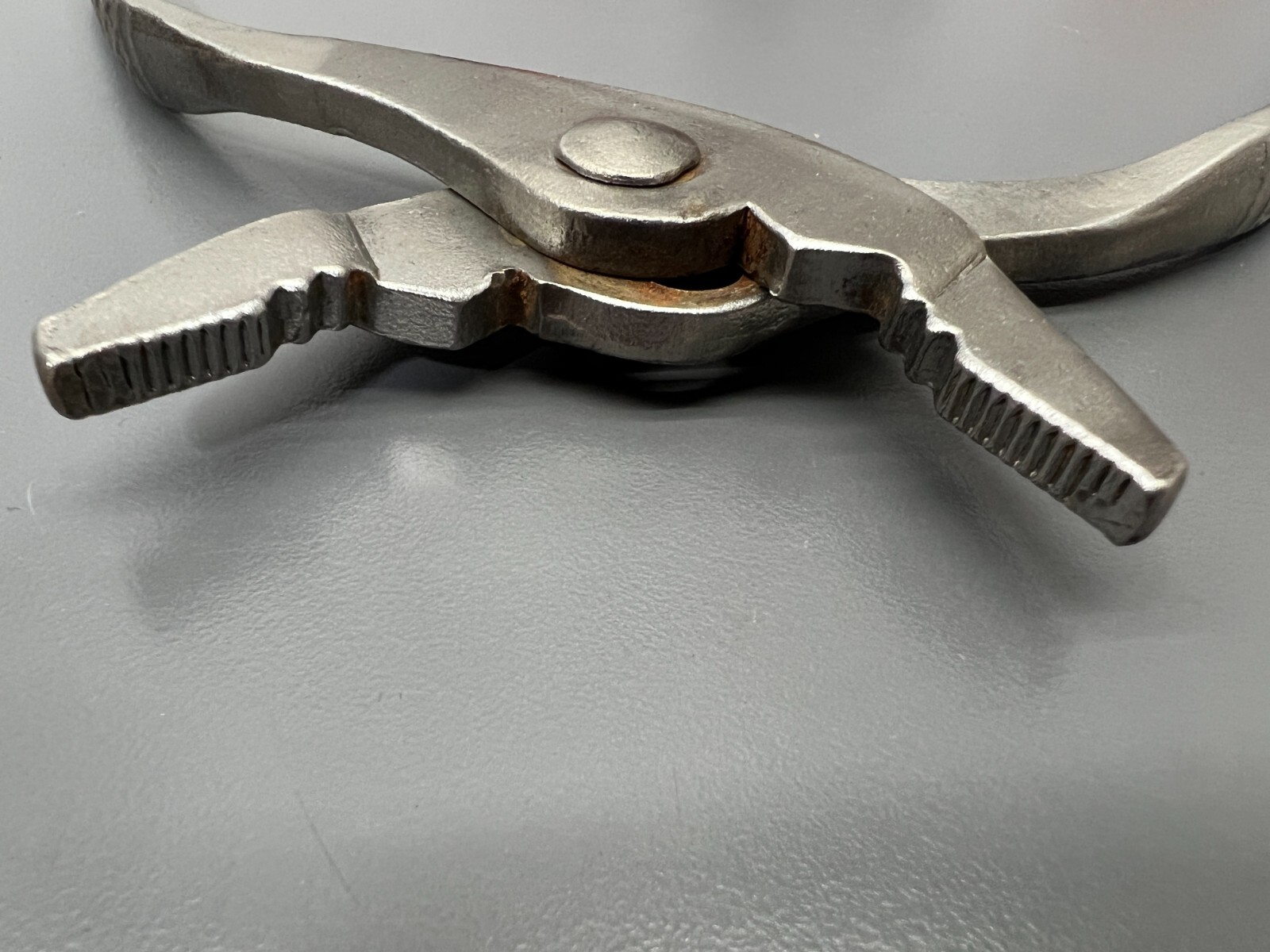 (H) VINTAGE UNBRANDED 6″ FLAT THIN NOSE SLIP JOINT PLIERS – TEXTURED GRIPS – USA