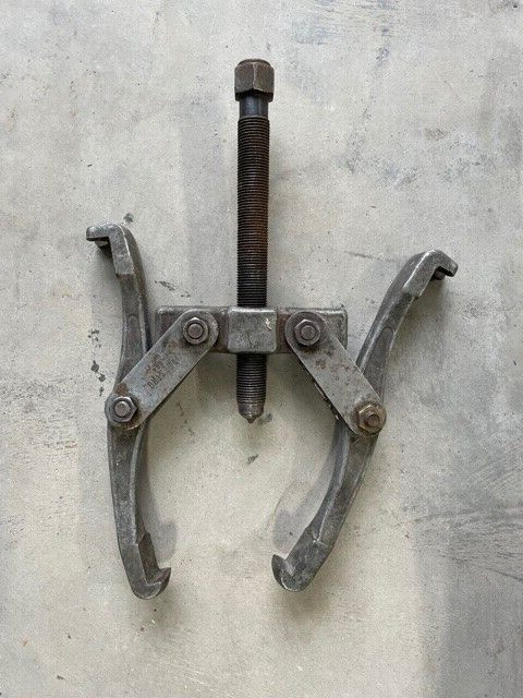 INDESTRO #284 Universal Puller – used 2 jaw