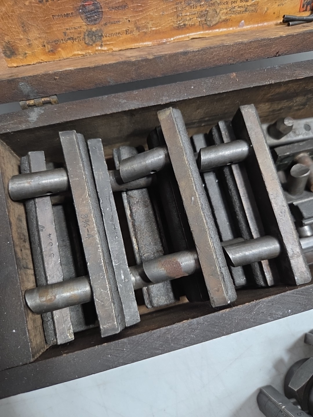 Vtg Hutto Engineering Cylinder Honing Tool Engine Hone Deglazer Tool & 21 Stones