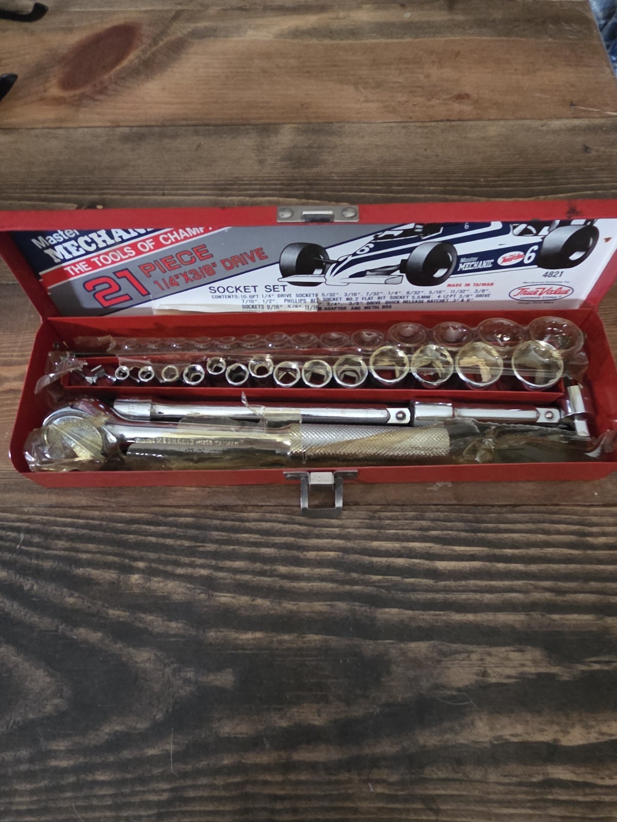 Vintage 21 Piece Socket Set-True Value