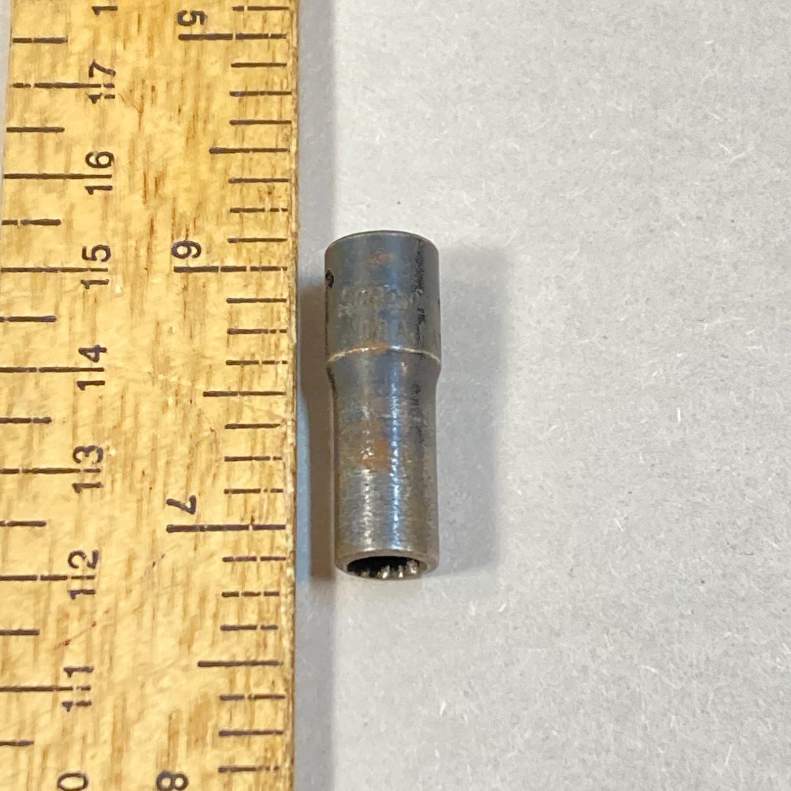 Snap-on 1/4″ Socket 1/4″ Drive 12 Point SAE #TDHB8 USA