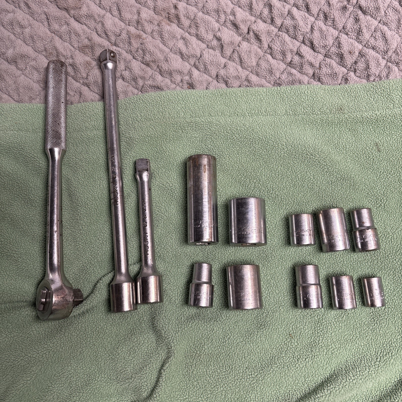 Vintage Husky CS-43 1/2″ Drive 10″ ~ Knurled Handle Ratchet. Plus Sockets Extras