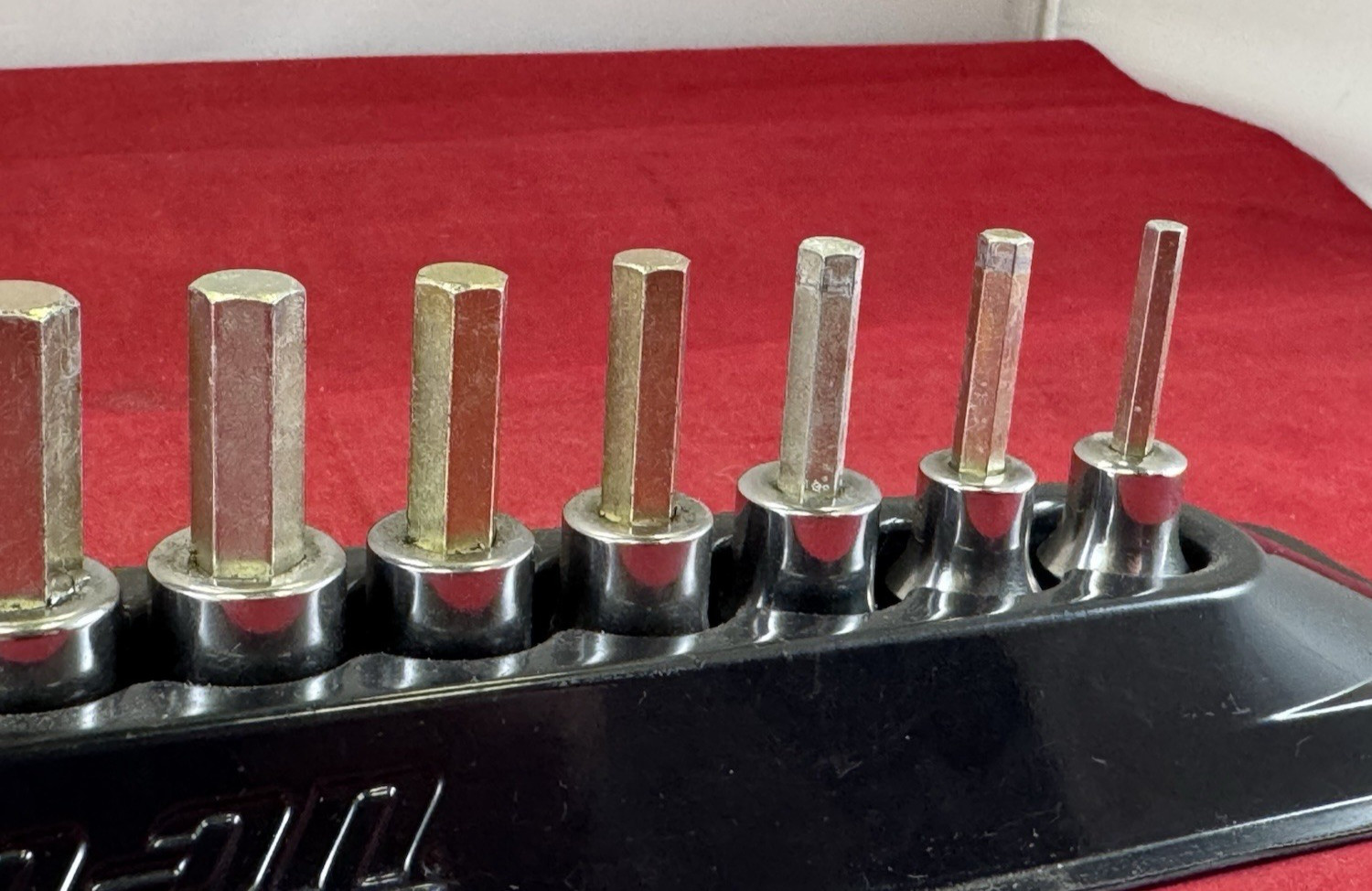 Snap-On 11 pc 3/8″ Drive Metric Standard Hex Bit Socket Set (4-14 mm) 211EFAMY