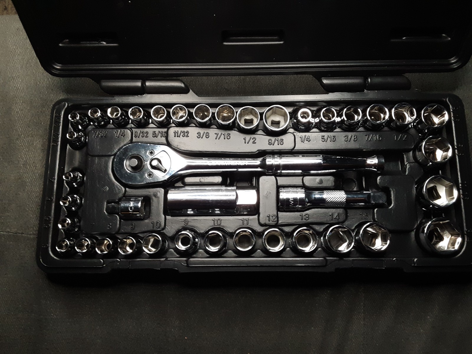 GearWrench 39 Piece 6pt Socket Set … Metric and SAE … 3/8″ and 1/4″