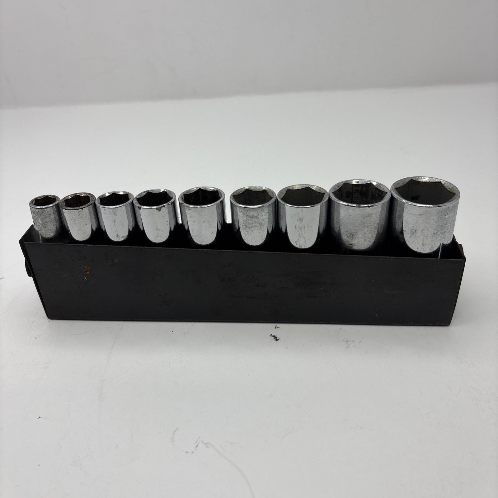 Vtg Craftsman 3/8″ Drive SAE 9 pc Deep Well Socket Set 6 pt. W/ Metal Tray USA