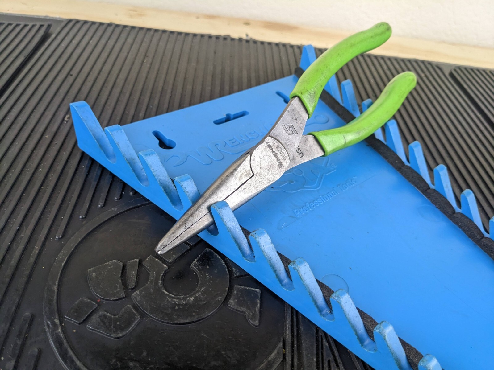 #at882 Snap On 96ACF – 8″ Talon Grip™ GREEN NEEDLE Nose Pliers