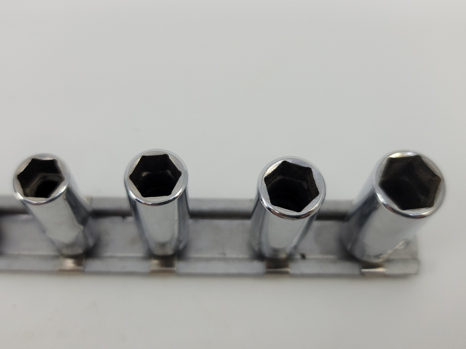 Snap On 8Pcs 1/4″ Flank Dr 6PT SAE Semi-Deep Socket Set TMS6,7,8,9,10,11,12,14