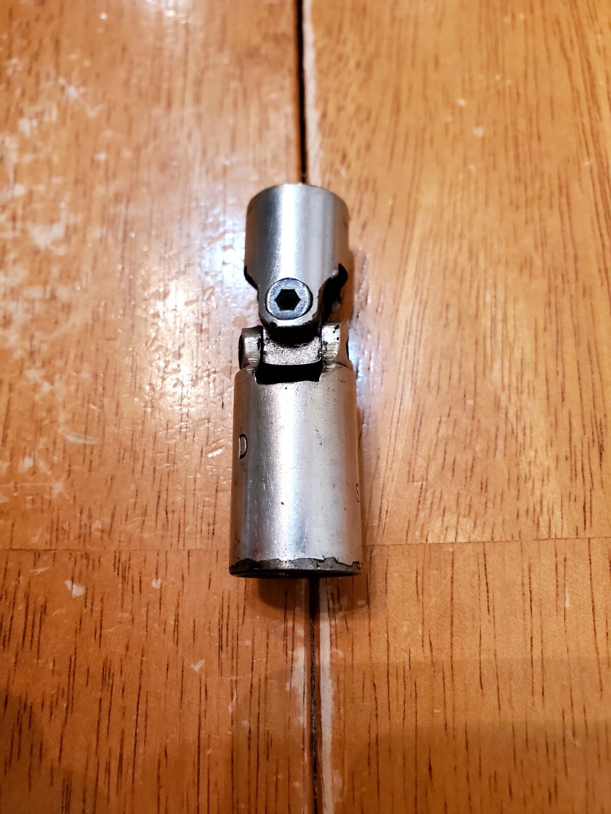 Mac Sabina 3/8″ Drive 9/16″ 6PT SAE Deep Universal Swivel Socket Worn XU186D