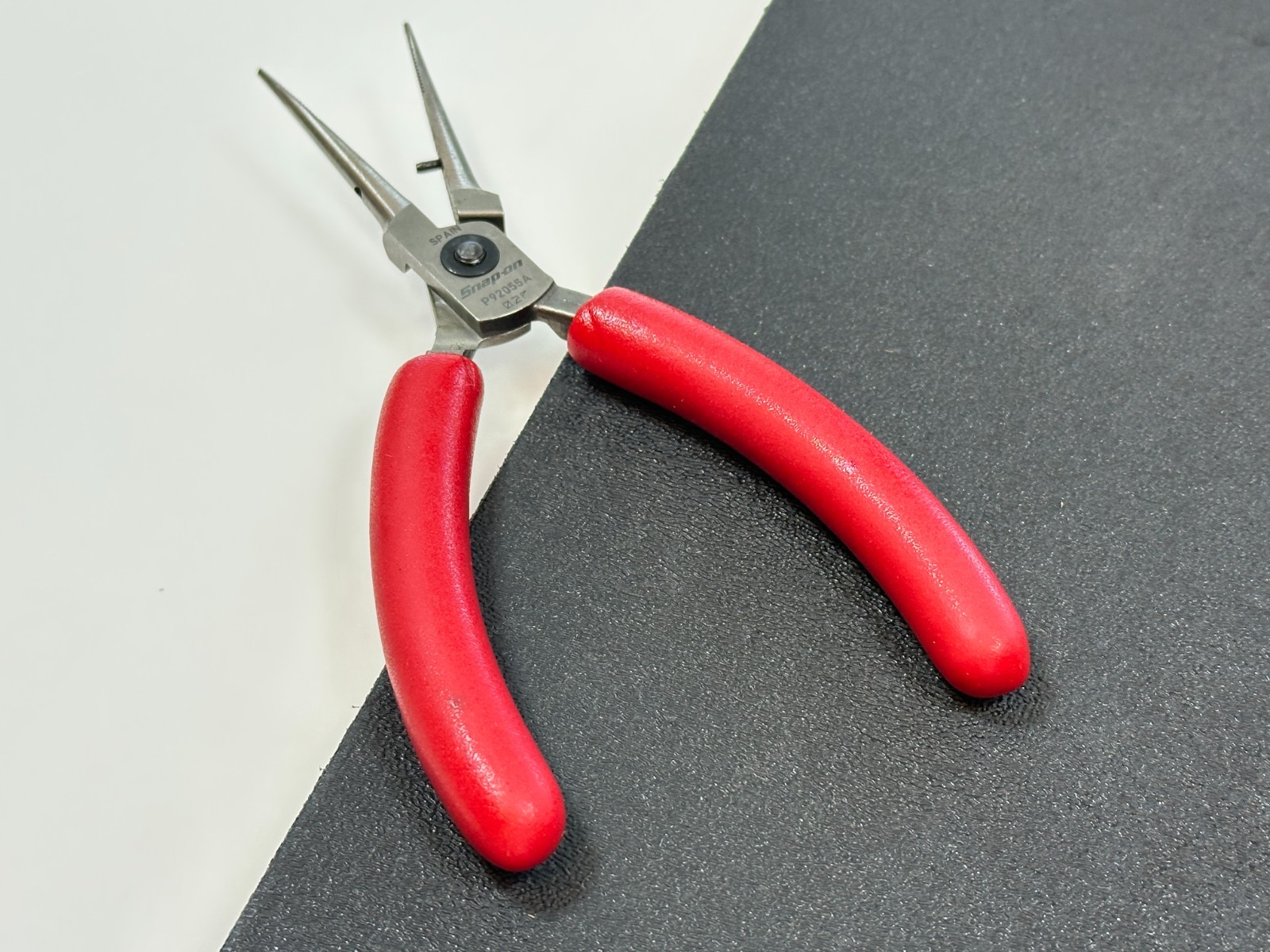 Snap-on Tools RED Soft Comfort Grip 5-1/2″ Needle Nose Precision Pliers P92055A