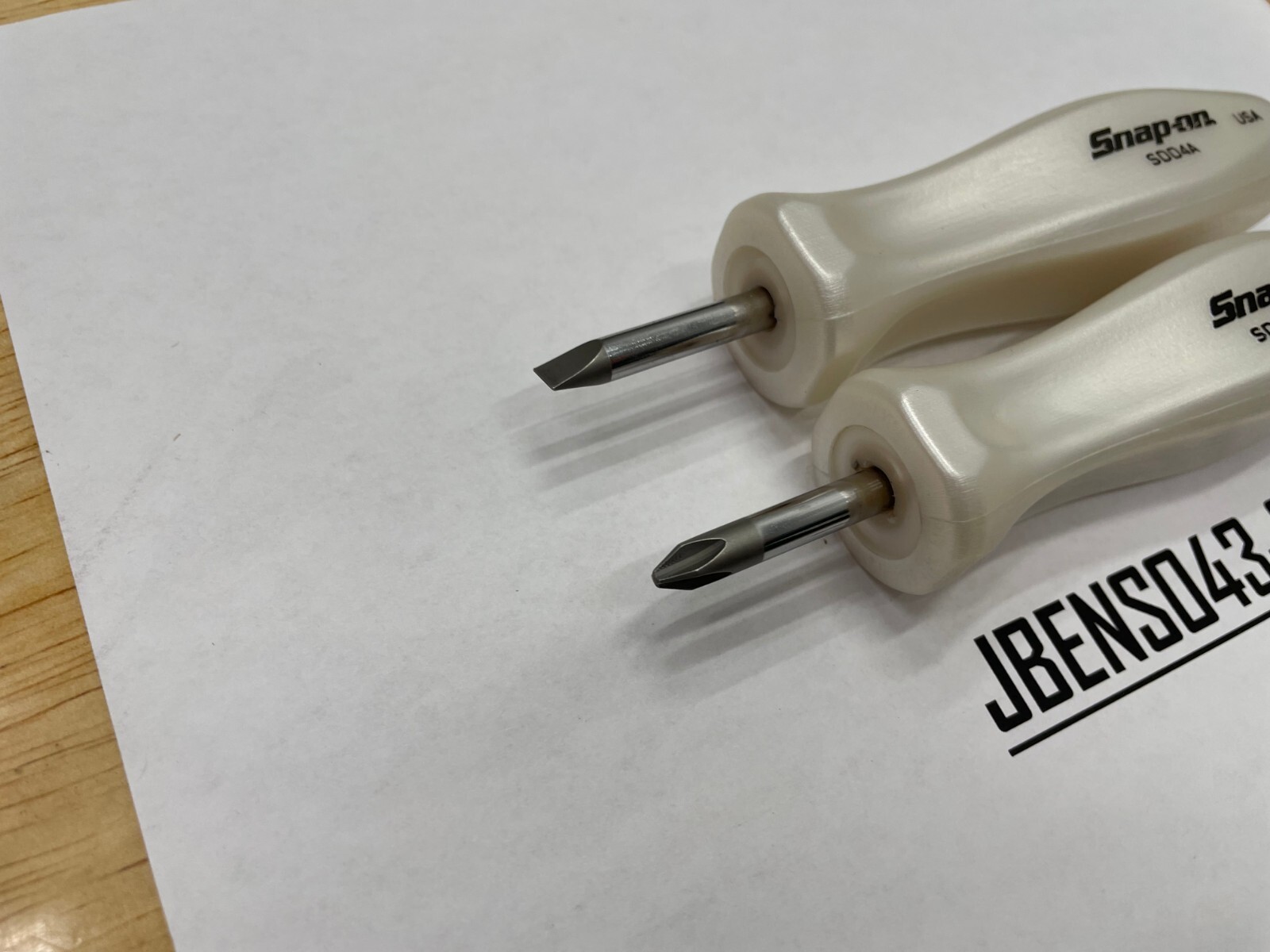 Snap-on Tools RARE PEARL WHITE 2pc Hard Standard Handle Stubby Screwdriver Set