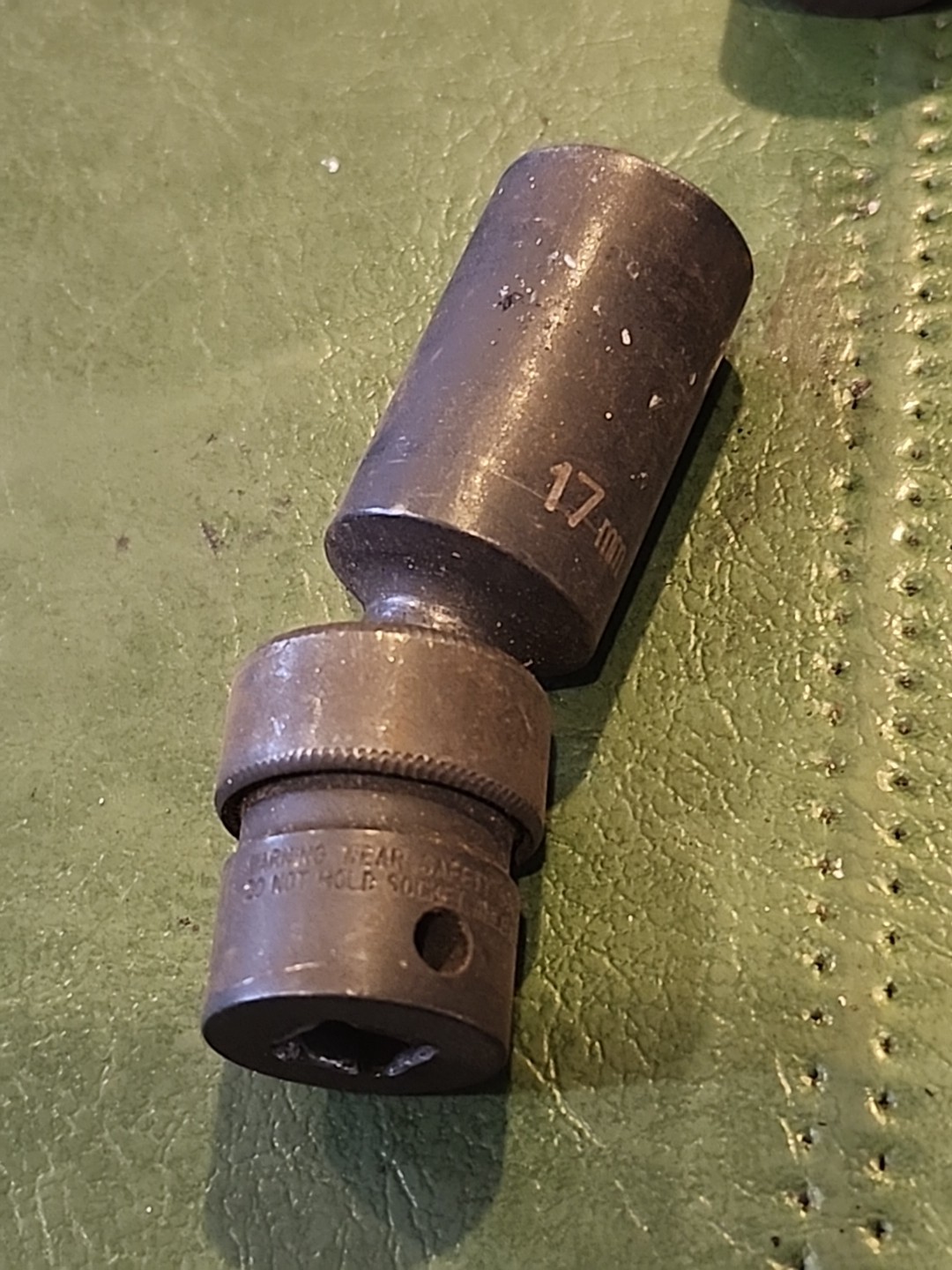 Grey Pneumatic 17mm 3/8″ Drive Pivoting Impact Deep Socket 17mm 1017UMD