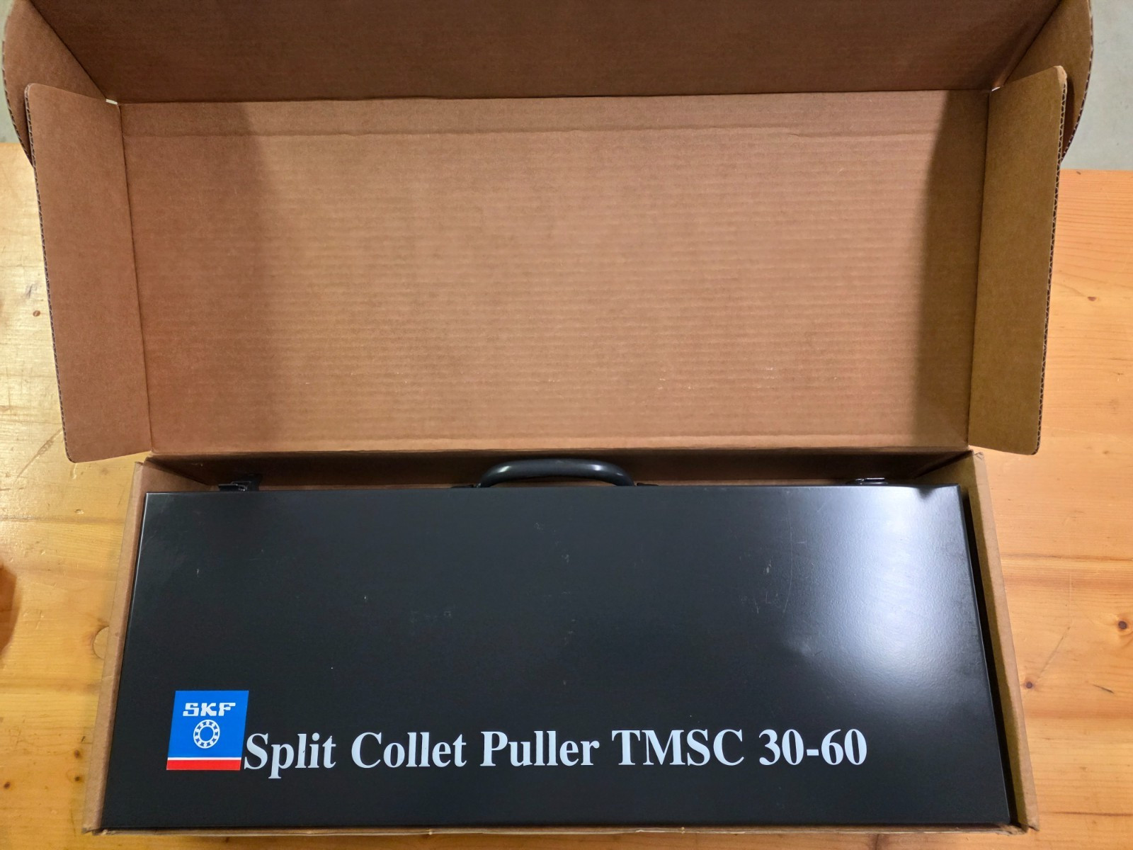 SKF TMSC 30-60 Split Collet Bearing Puller, New in Metal Case, Made in France.
