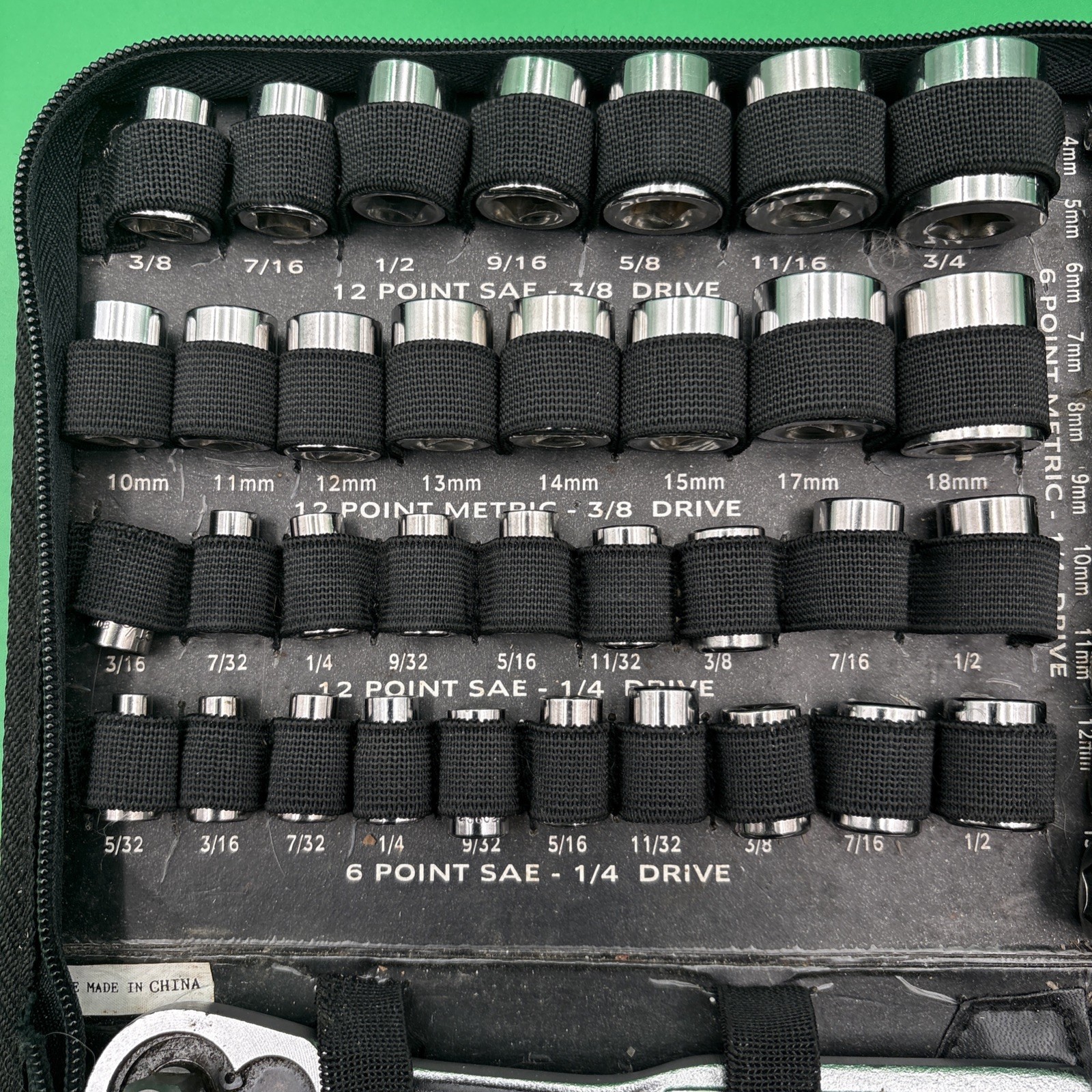 Sears Craftsman 54-piece mechanics tool set 3/8-1/4″. SAE/Metric.