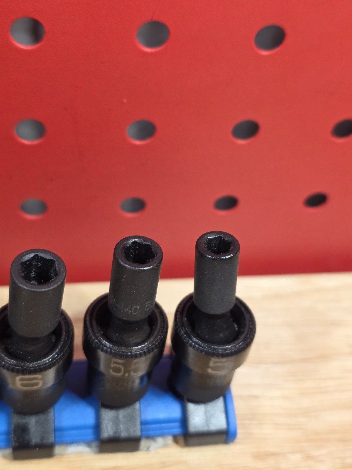 Matco Tools SAUPM126V 5-15mm 12-Piece 1/4” Drive Metric Impact Swivel Socket Set