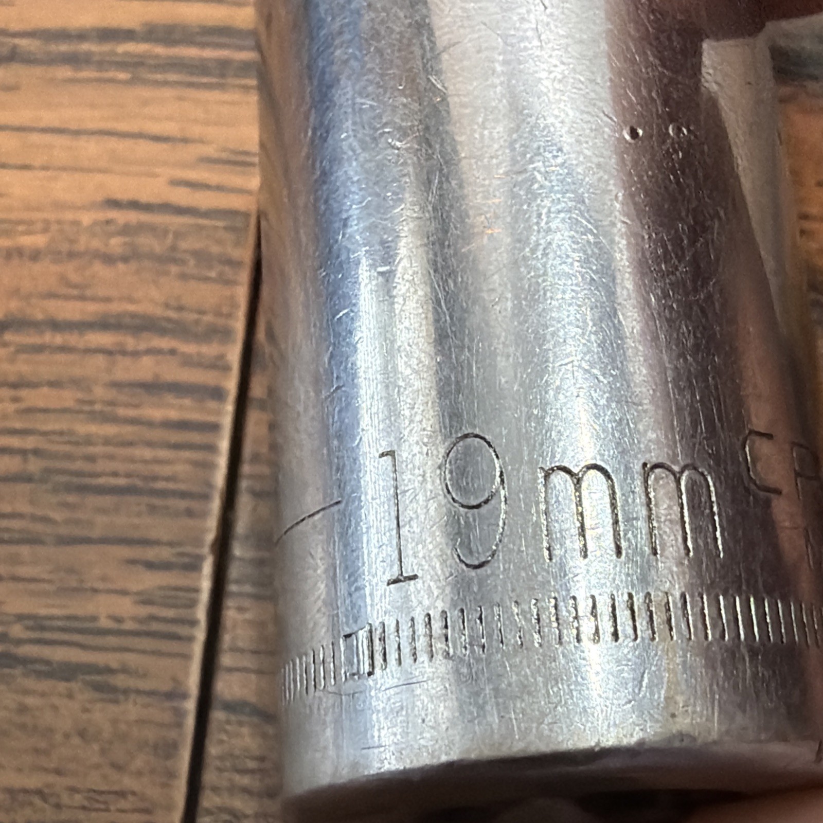Craftsman USA GK 8 pc 3/8″ Drive Metric Mid-Length Socket Partial 10-19mm 43219