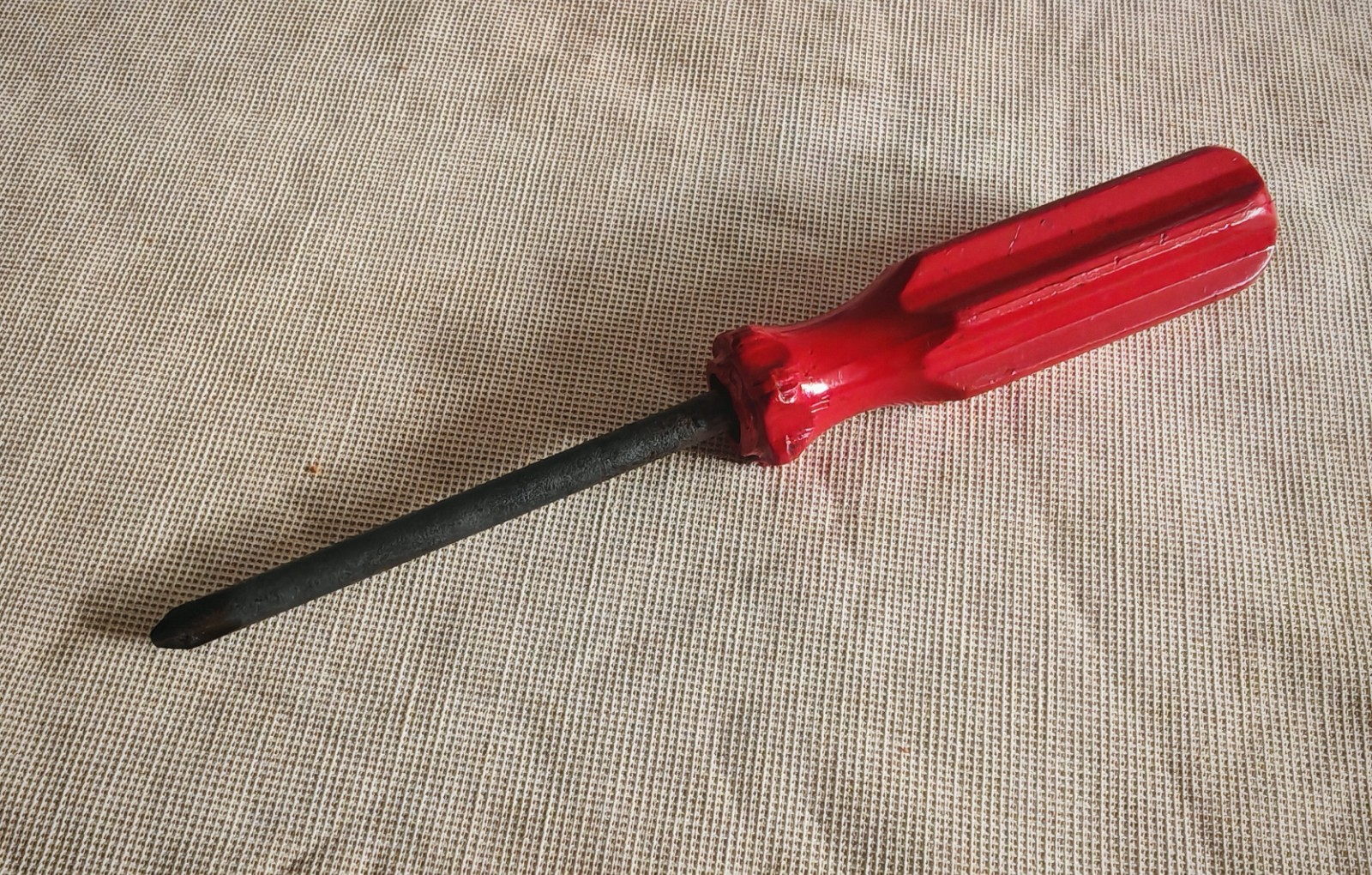 Vintage Red Handle Phillips Screwdriver – Classic Workshop Tool – 17cm