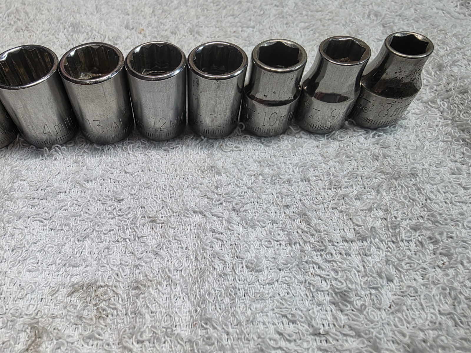 Craftsman G series Socket Assortment Lot SAE & Metric 1/2-3/8 Sized