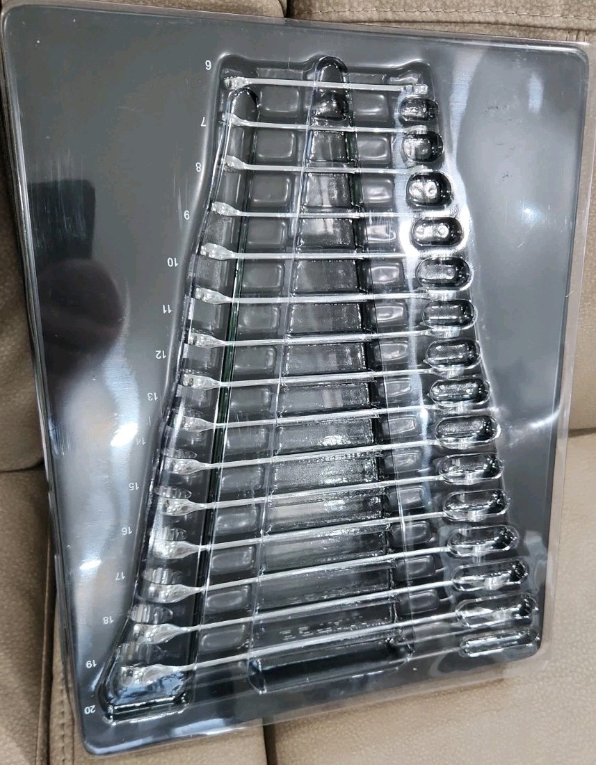 Matco tools SMCM152K 15pc Metric Combination Wrench Set 6-20mm Never USED