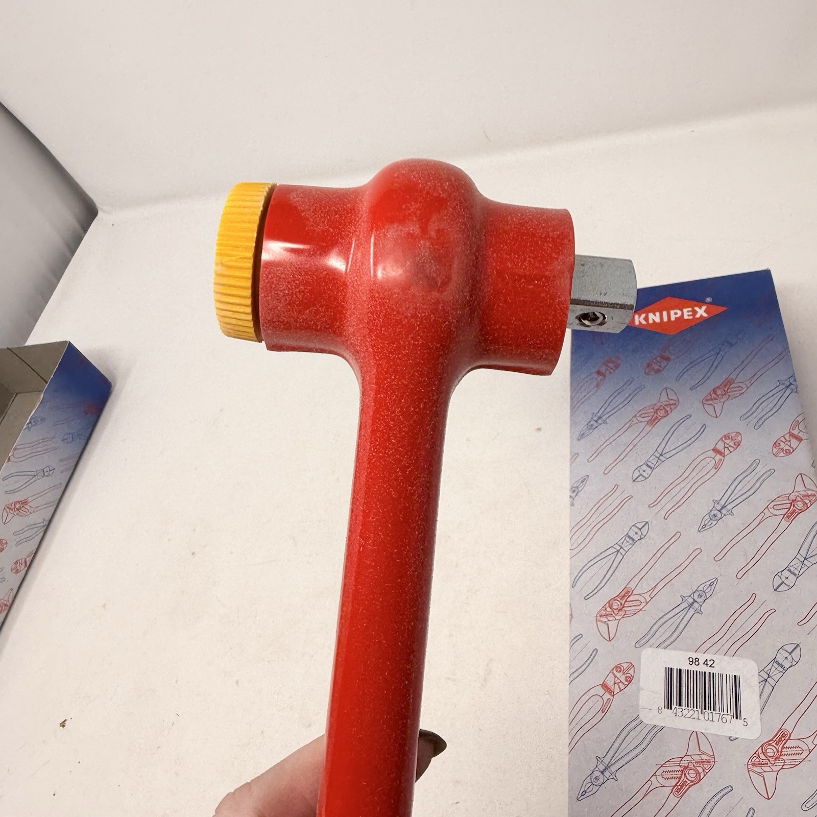 Knipex 98 42, 10 3/4″ Reversible Ratchet, 265mm Drive-1000V Insulated