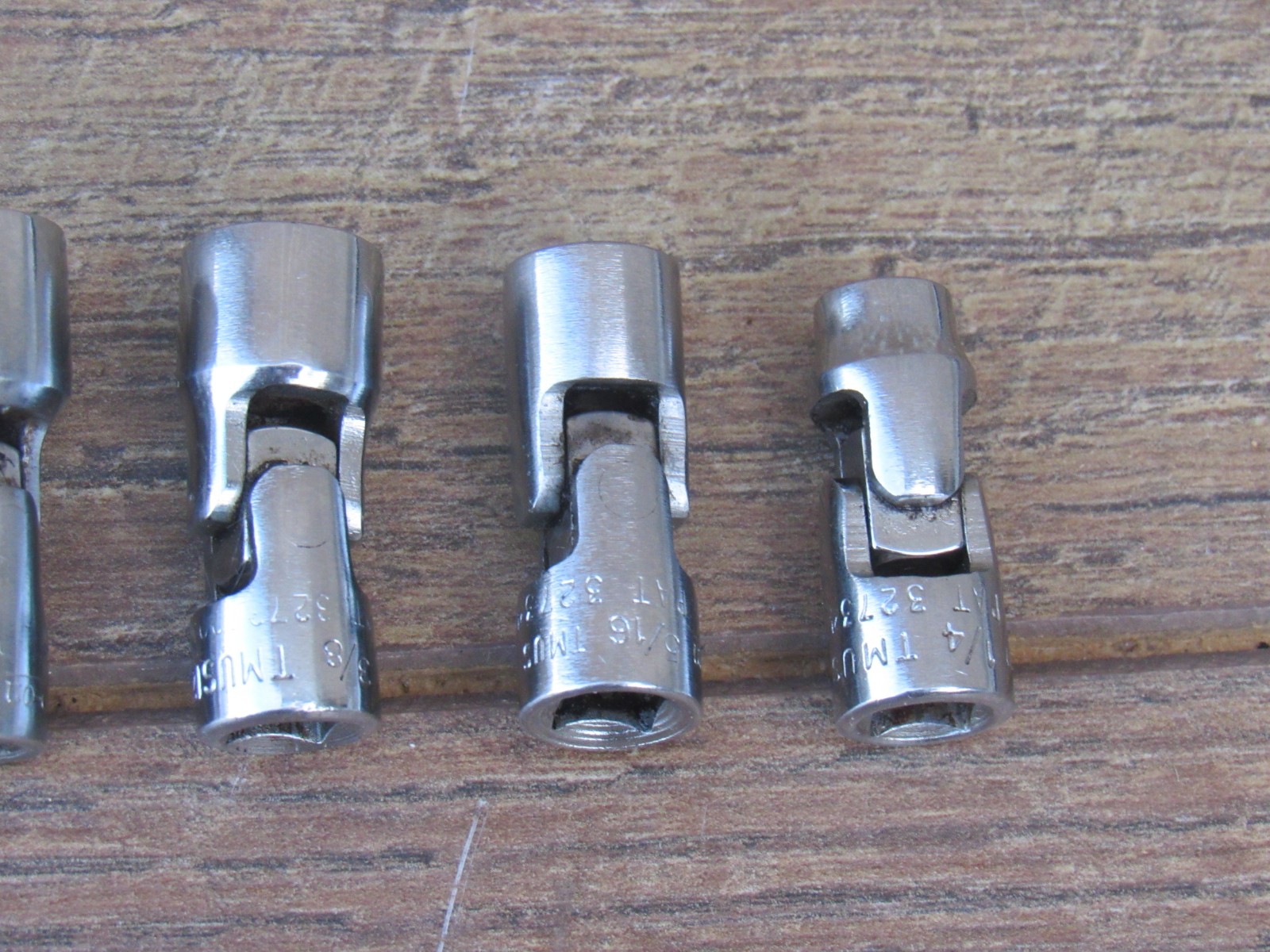 SNAP ON 106TMUS 1/4″ DRIVE 6 PT 6 PC SAE UNIVERSAL SWIVEL SOCKET SET UNDERLINE