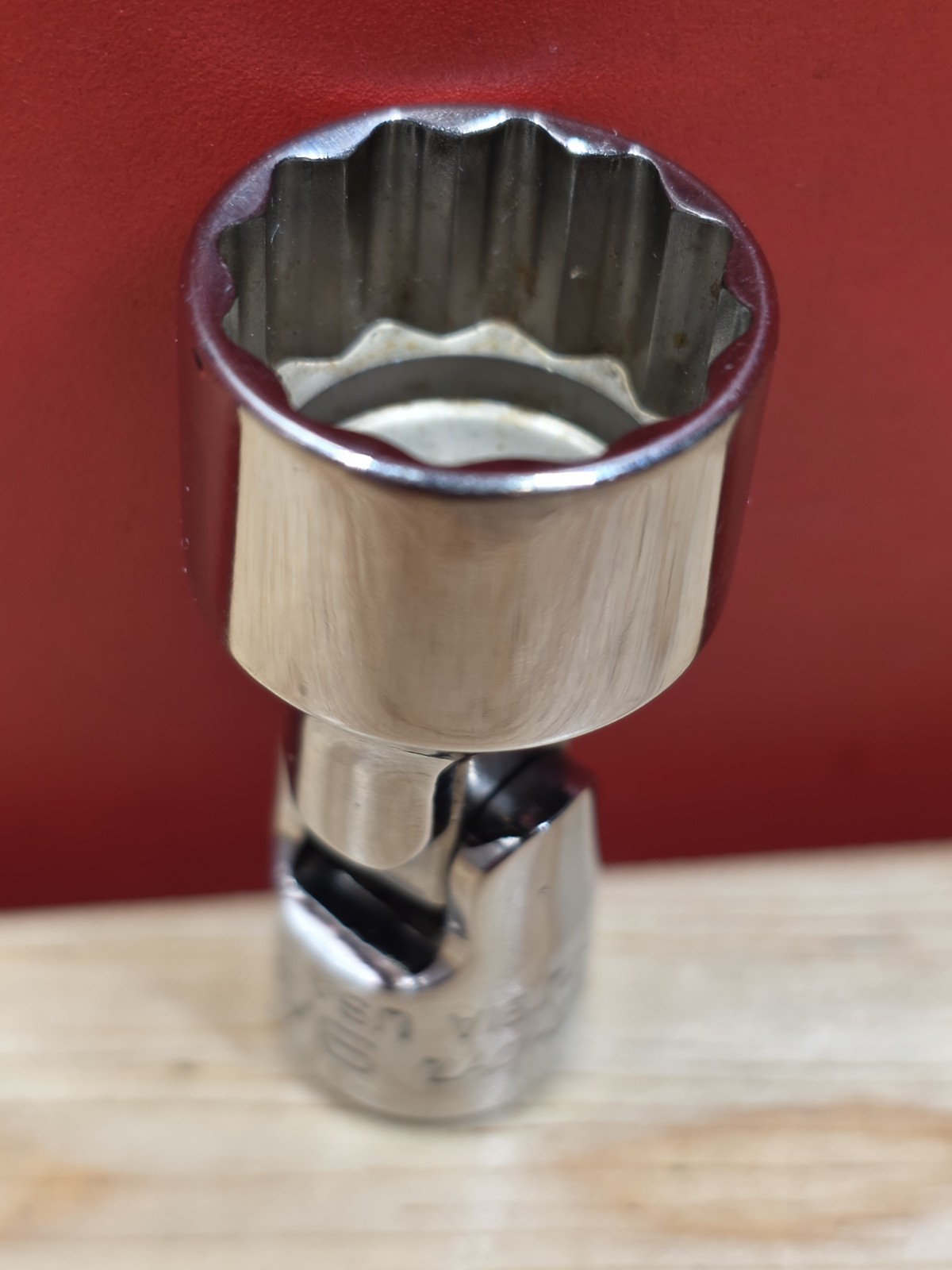 Snap-on Tools TMU181A 9/16″ SAE 1/4″ Drive 12-Point Universal Socket See Details