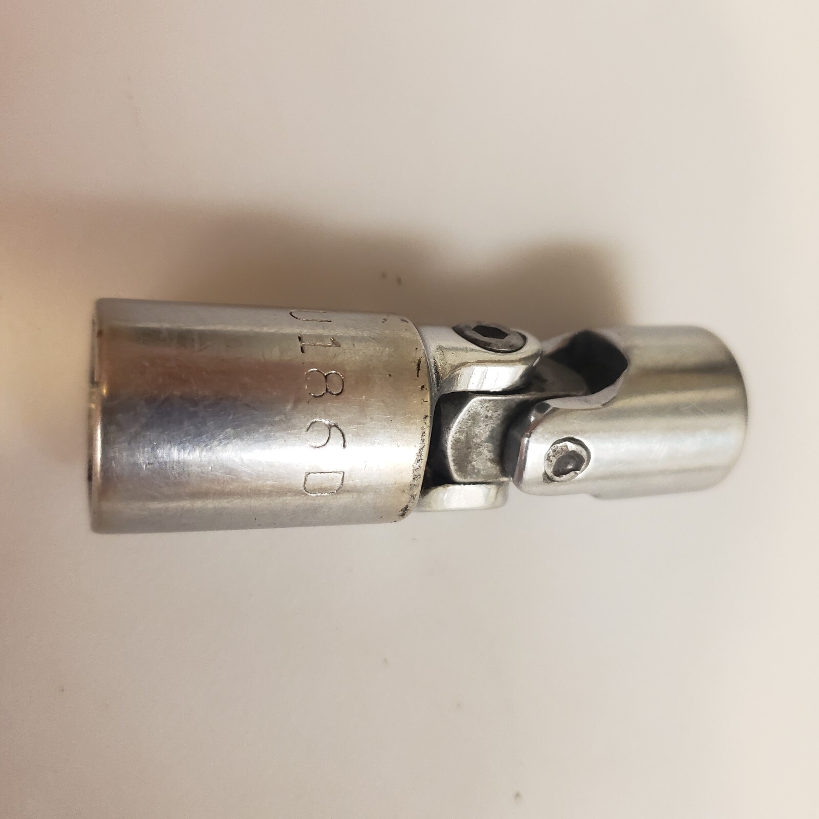 MAC TOOLS 3/8″ Drive 9/16″ Swivel 6 Point Swiveling SAE Socket USA Made (XU186D)