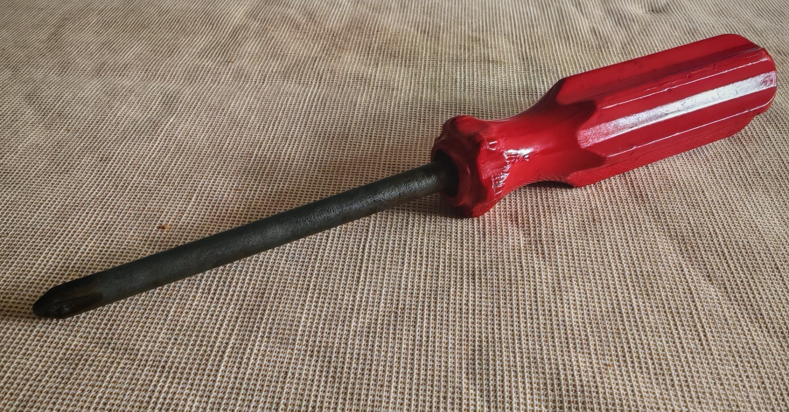 Vintage Red Handle Phillips Screwdriver – Classic Workshop Tool – 17cm
