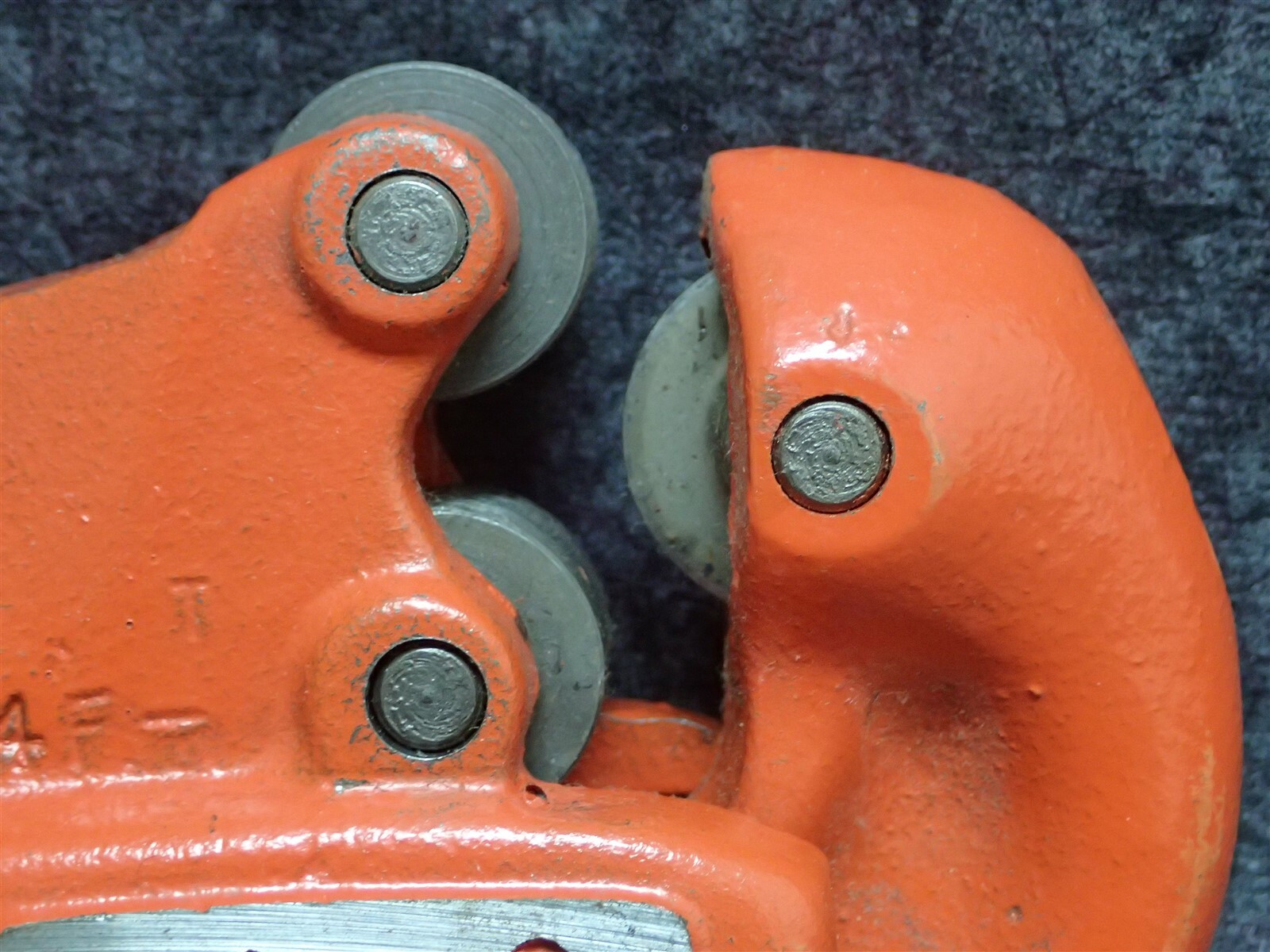 32810 Ridgid Model 1-A Heavy Duty Red Pipe Cutter 1/8″ to 1-1/4″ (3-32mm)