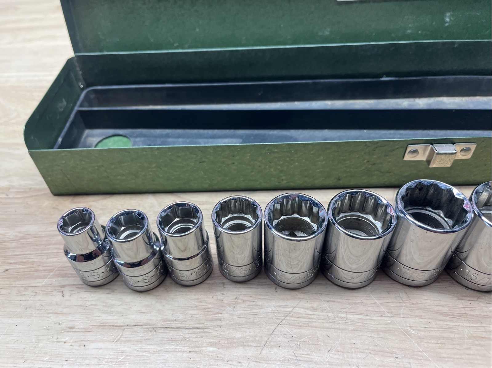 Vintage SAE SK 1/2” Drive 12 Piece Socket Set And Breaker Bar With Metal Case