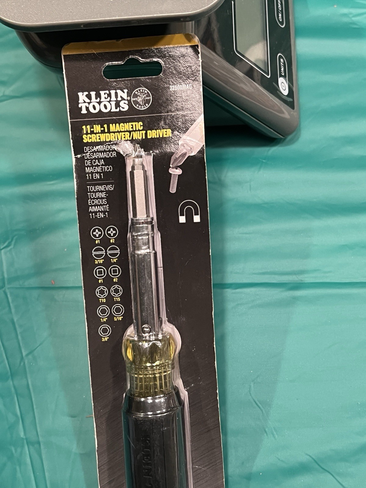 New! Klein Pro 11-in-1 Magnetic Flip Screwdriver/ Nut driver #32500MAG Box Crack