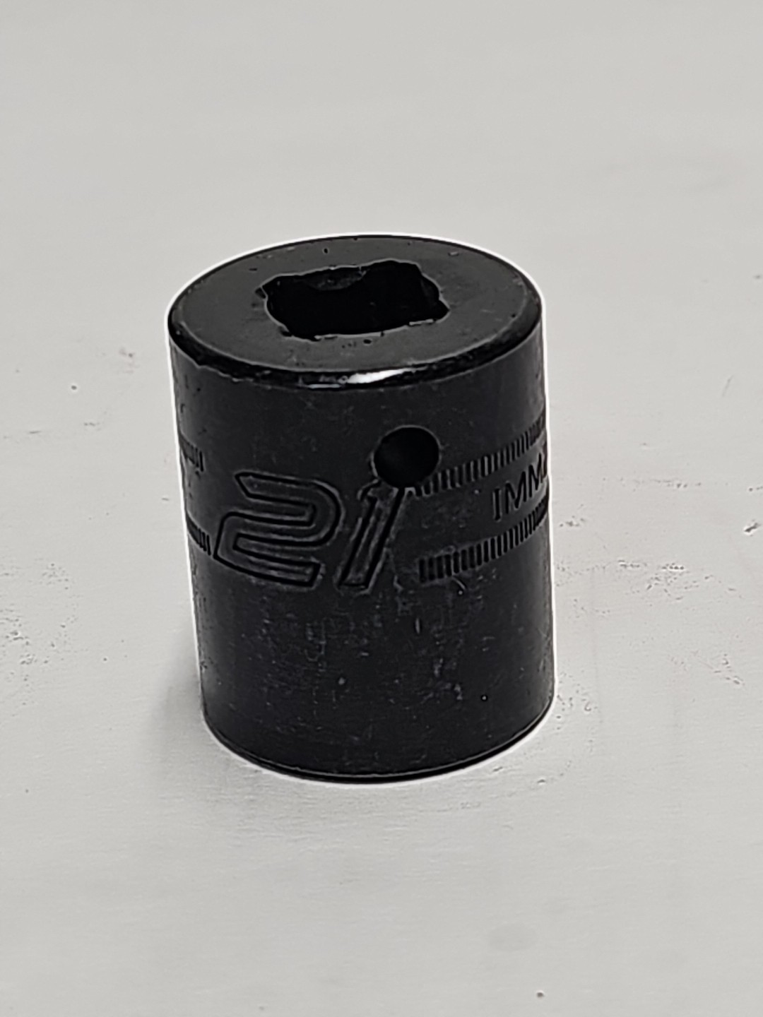 Snap-on Tools USA 1/2″ Drive 21mm Metric shallow 6pt Impact Socket IMM210