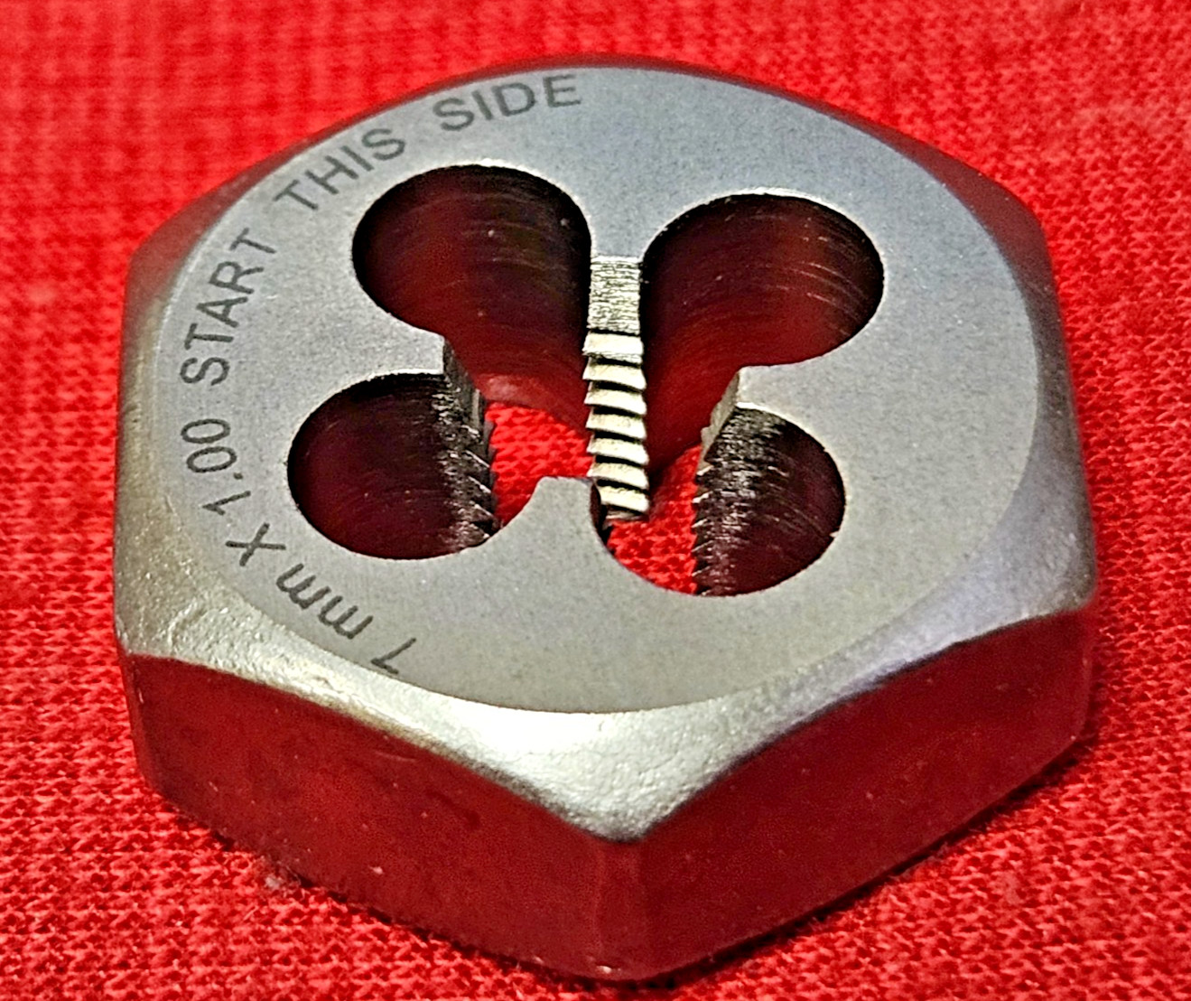 M7 X 1.0 Metric 1″ Hex Die Irwin Hanson 6631 7MM Carbon Steel USA RH Rethreading