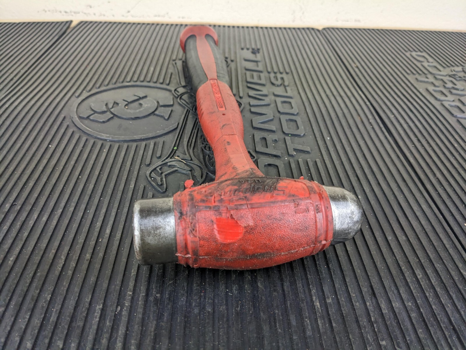 #ba689 Snap On HBBD24, Soft Grip 24 Oz Ball Peen Dead Blow Hammer Red