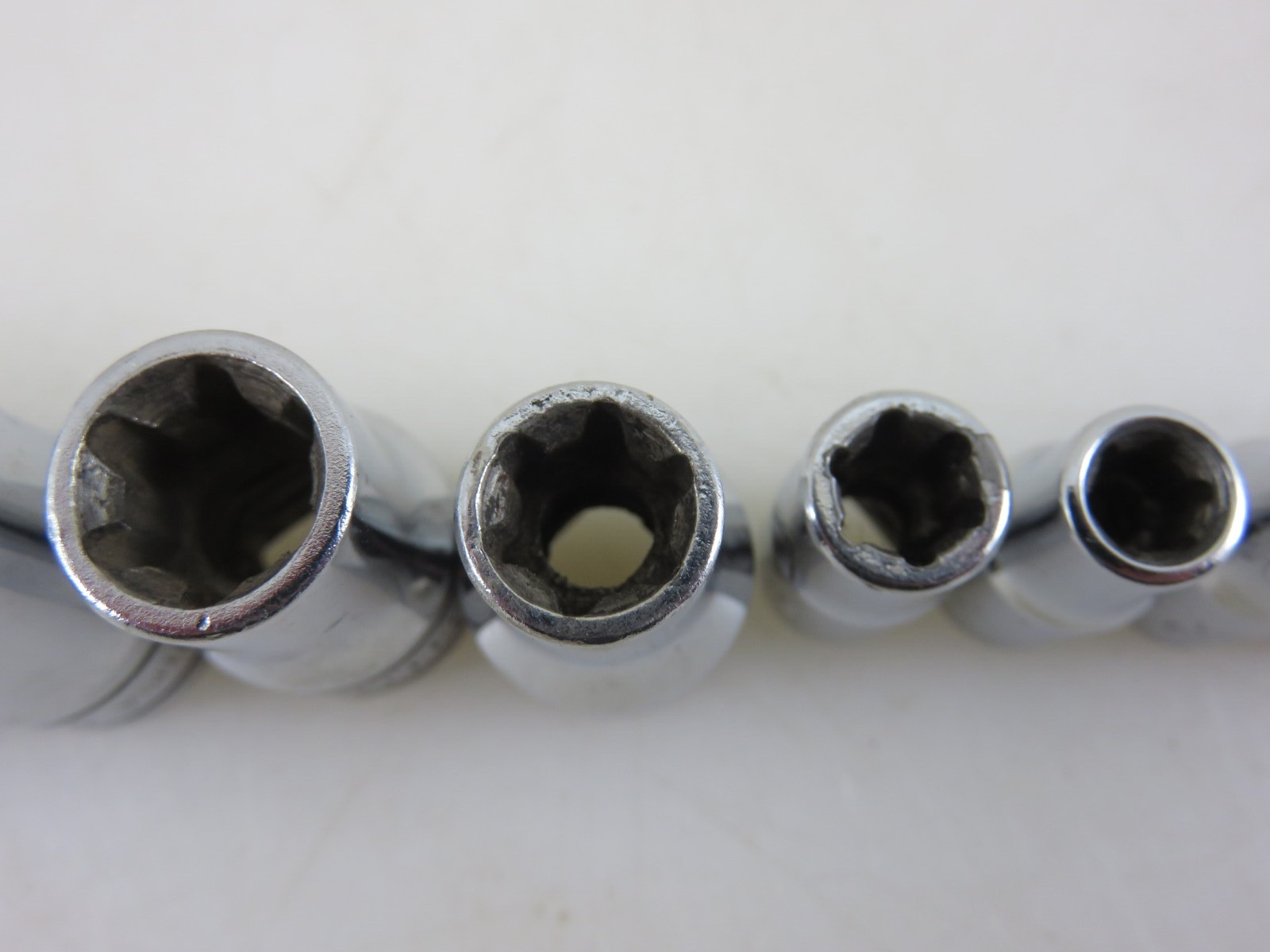 Snap-On 210AFLEY Inverted Torx Shallow Socket Set E4-E18 10pc Set 1/4″ & 3/8″ Dr