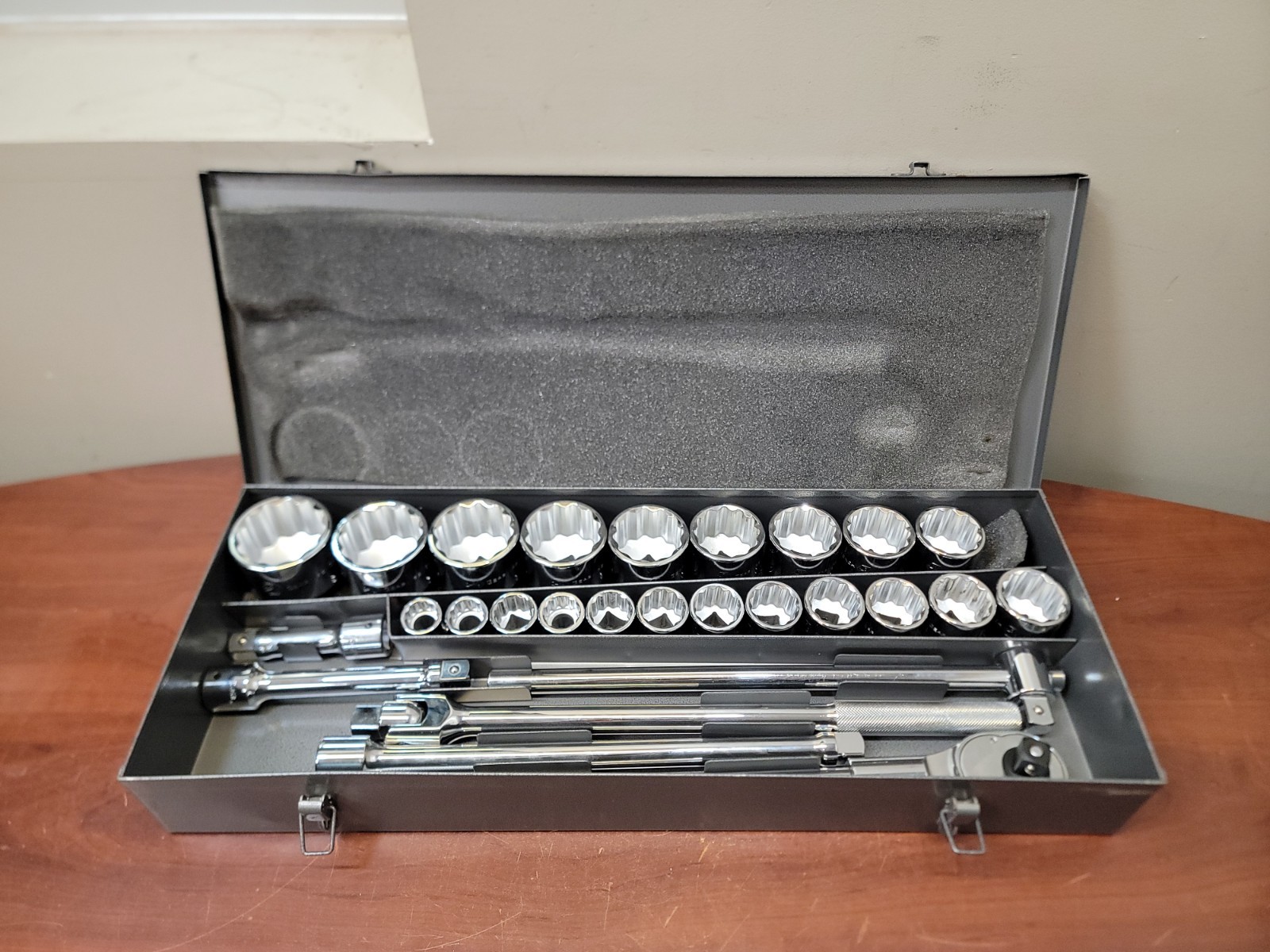Gearwrench 80880 27 Piece 3/4″ Drive 12 Point Standard SAE Mechanics Tool Set