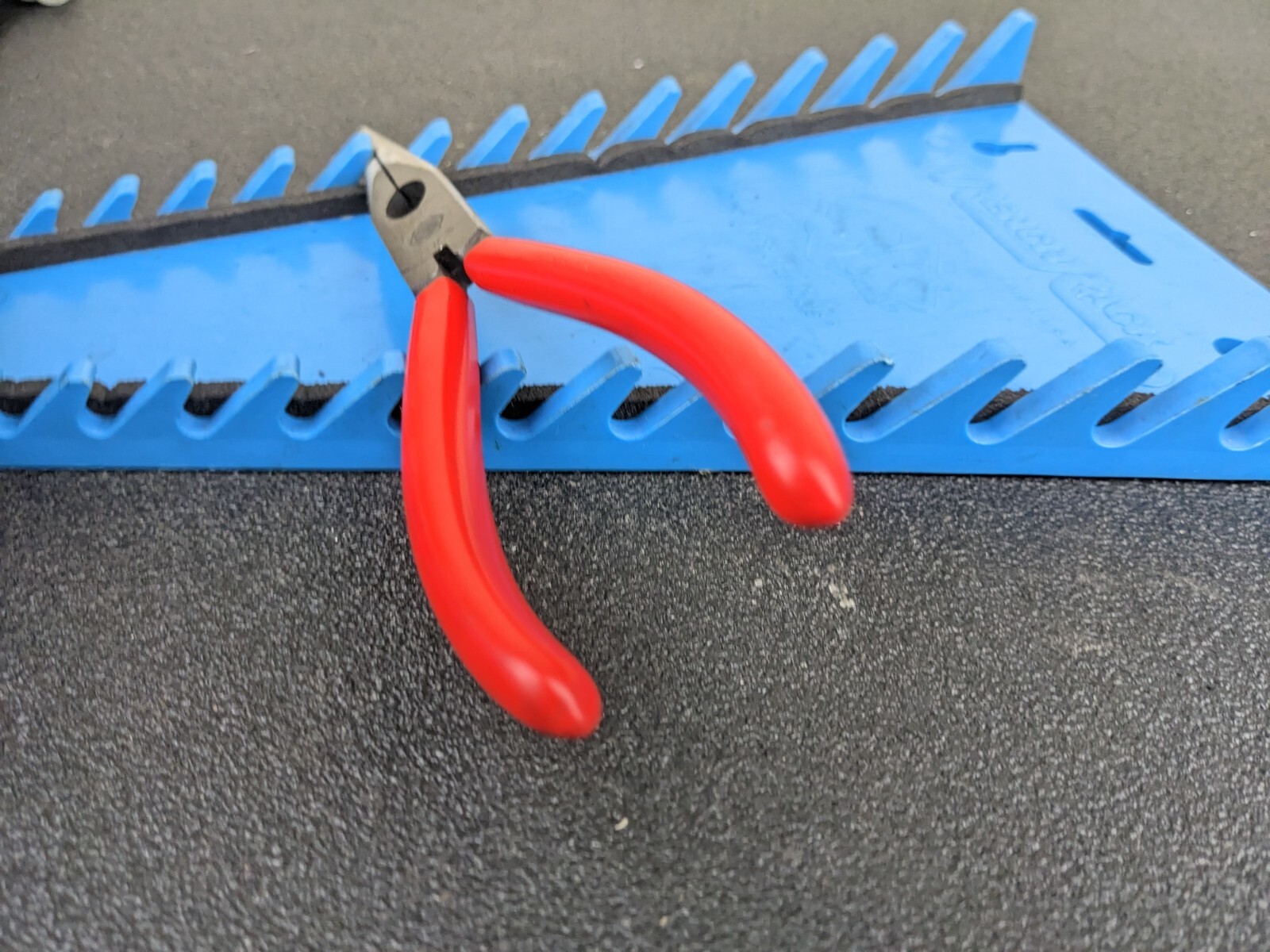 #bj159 Matco/Knipex Tools PNC8/26-200 – 8″ Soft Needle Nose Pliers w/ Cutter