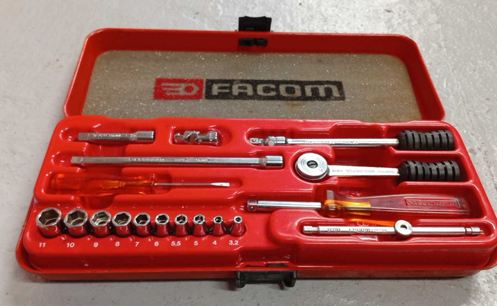 Vintage FACOM metric 1/4″ Drive, 19 Piece Socket Set, Made In France