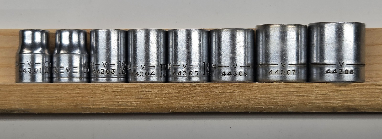 Craftsman =V= USA 3/8″ Drive 12pt METRIC 8 Pc 9mm – 19mm Shallow Socket Set