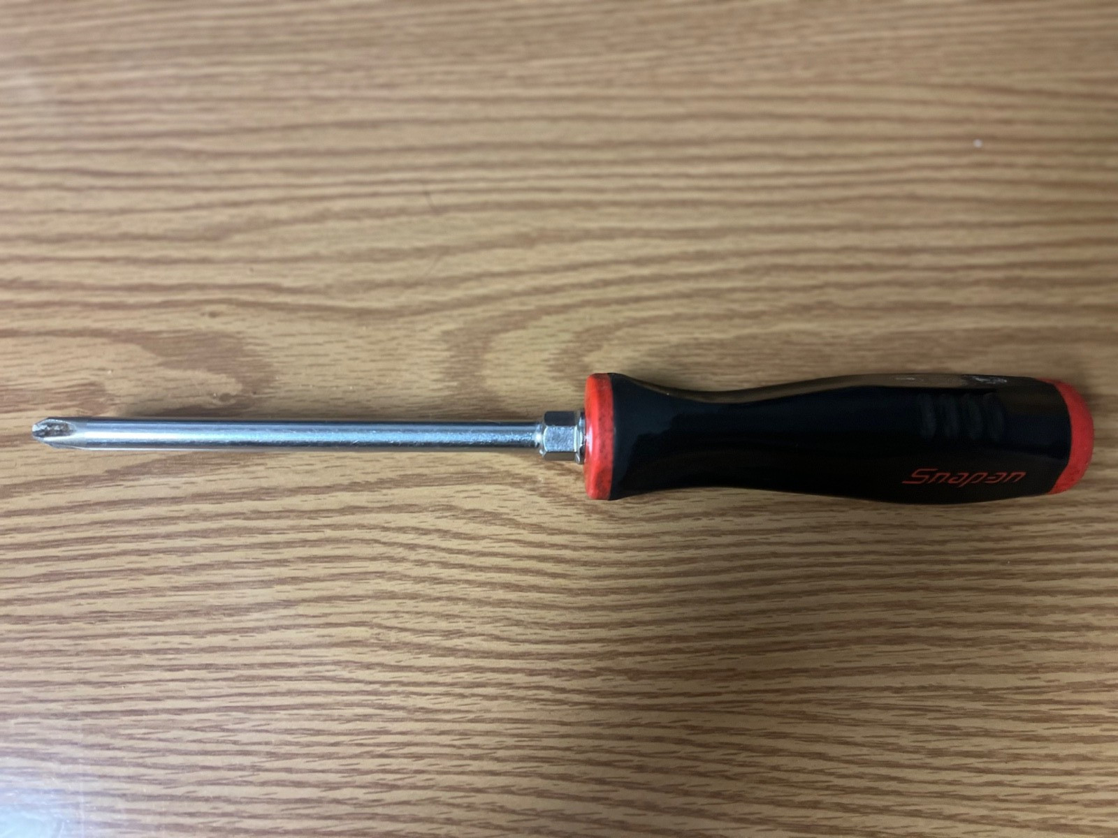 SNAP ON – NO4 PHILLIPS SCREWDRIVER WITH BLACK/RED CUSHION GRIP HANDLE- LOC#279