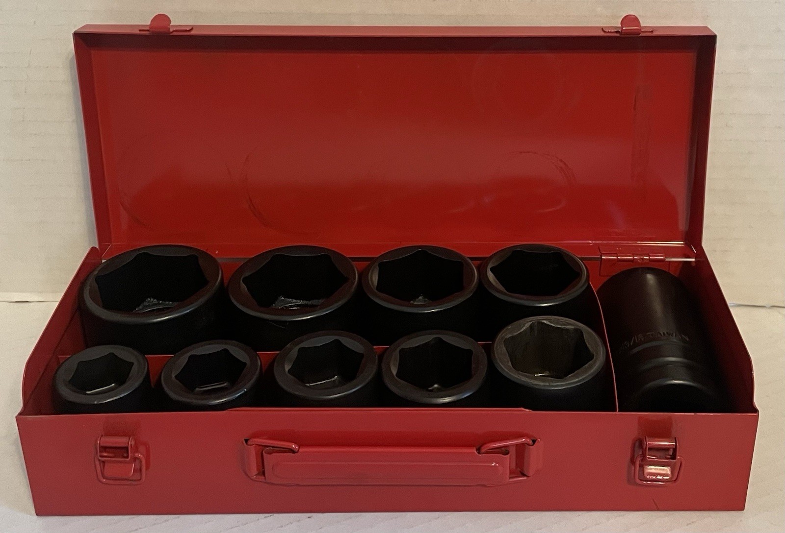 10-Piece 1″ Drive 6 Point CR-V SAE Standard Impact Socket Set in Red Metal Case