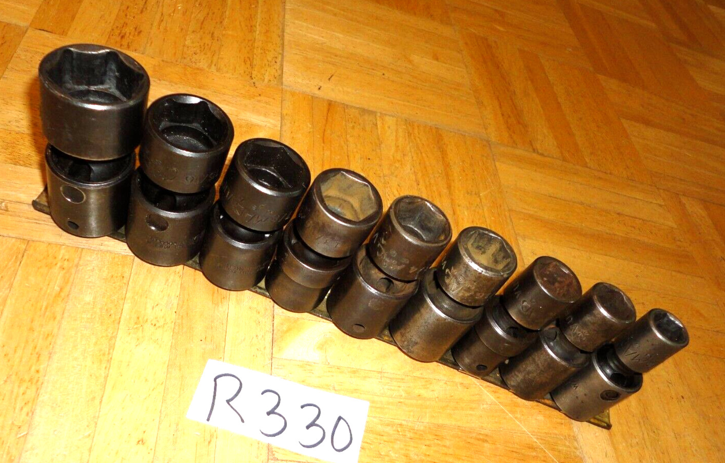 MAC TOOLS 9 PIECE 1/2 DRIVE SAE. SWIVEL IMPACT SOCKET SET 1/2 TO 15/16, 1-1/8