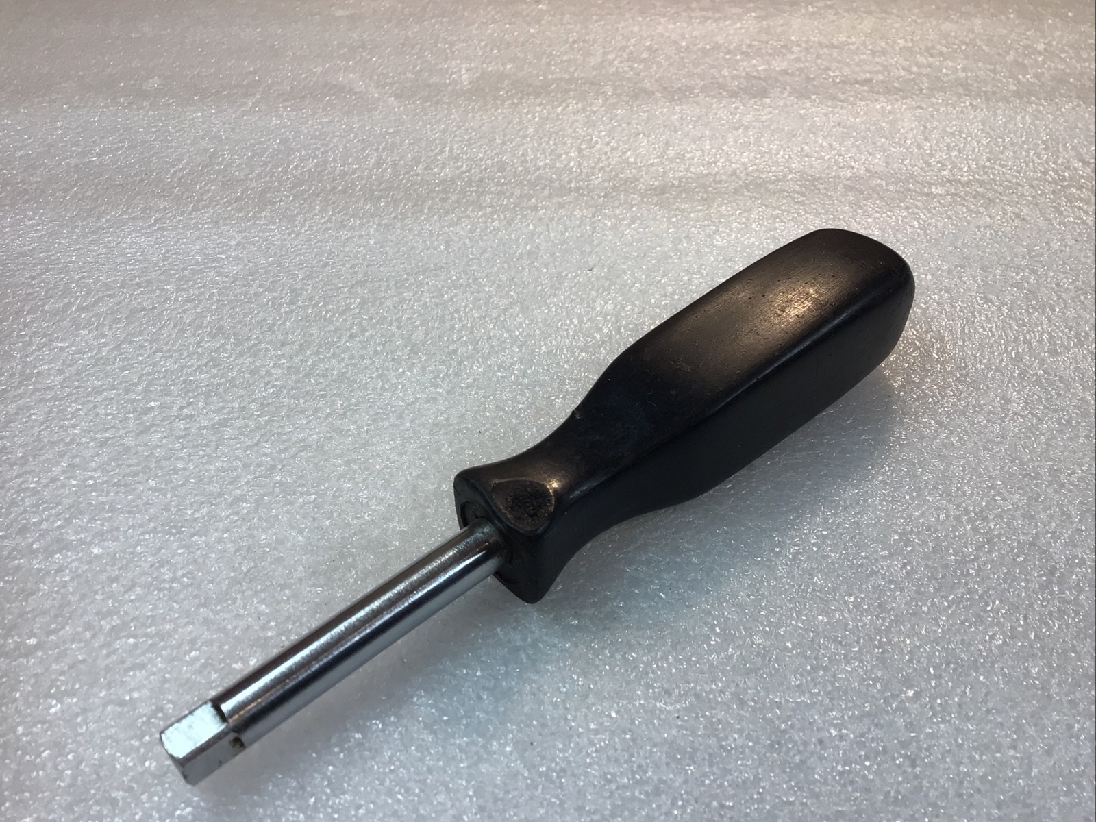 SNAP-ON#TM4A – 5-1/2” LONG, BLACK HARD HANDLE, 1/4” DR., DRIVER HANDLE-USA-
