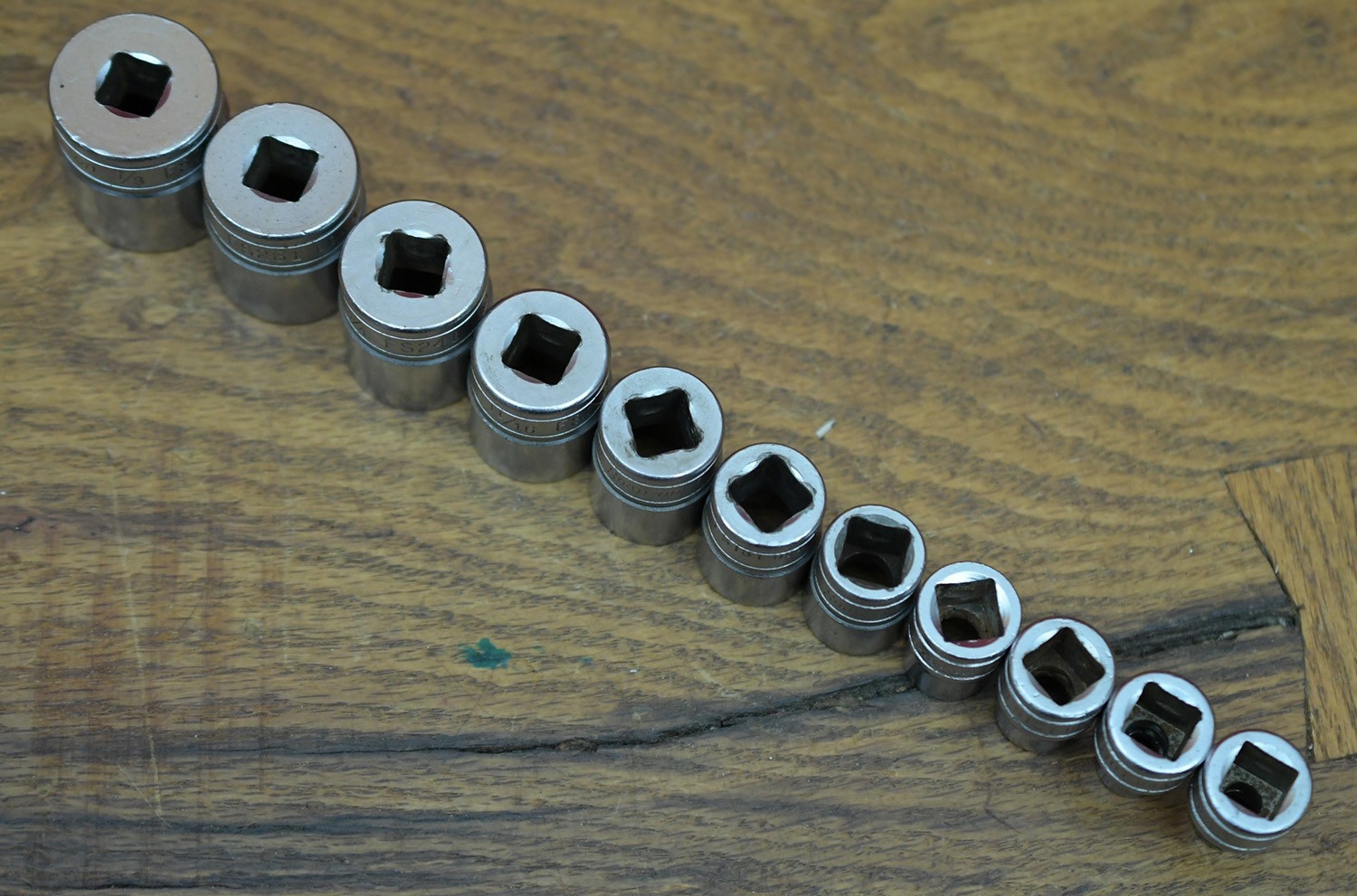Snap-on 21-Piece 3/8″ Drive 6-Point & 12-Point Shallow Socket Set on Rail 211FSY