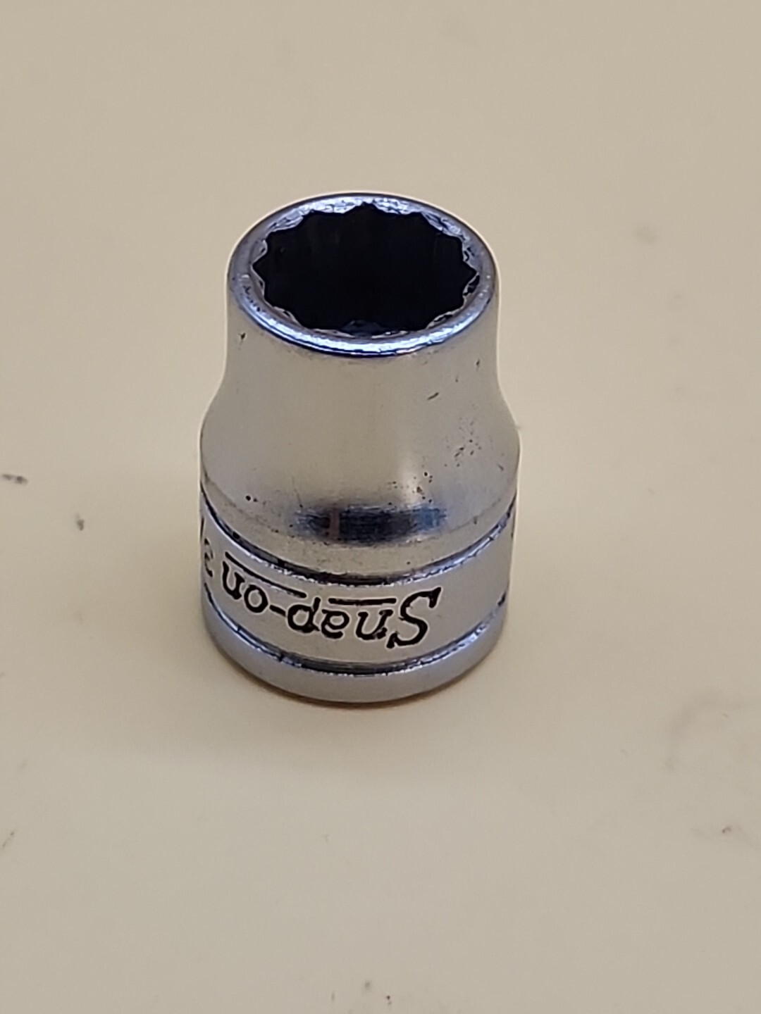 Snap-on Tools F121, 3/8″ Drive 12-Point SAE 3/8″ Shallow Socket USA.
